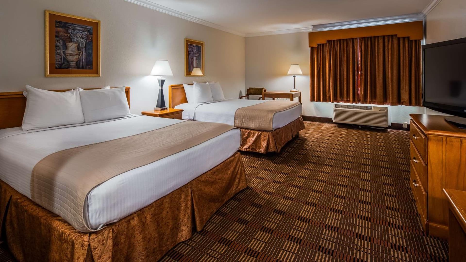 Best Western Club House Inn & Suites interior in Mineral Wells, TX — gallery photo 2