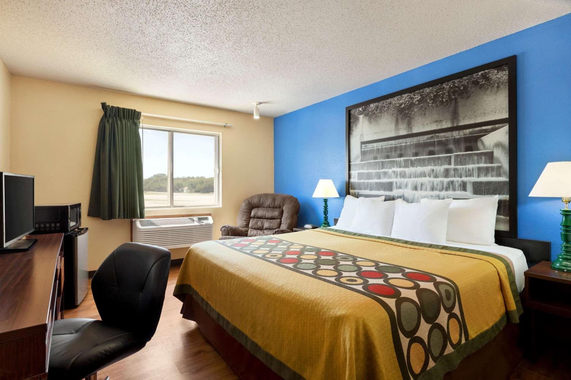 Super 8 by Wyndham Waco University Area gallery photo in Waco, TX — image 24