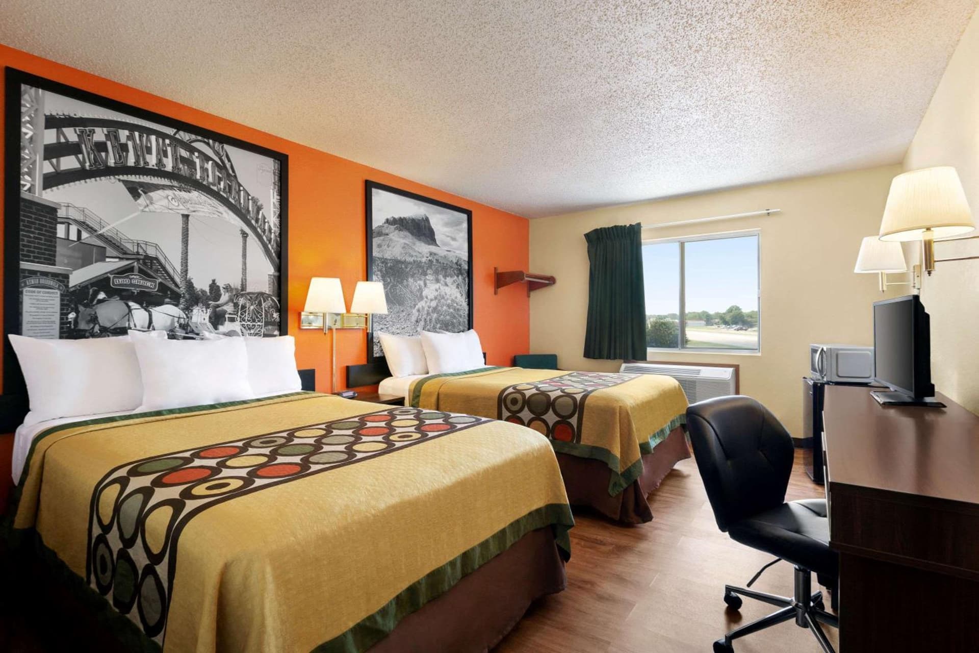 Super 8 by Wyndham Waco University Area interior in Waco, TX — gallery photo 2