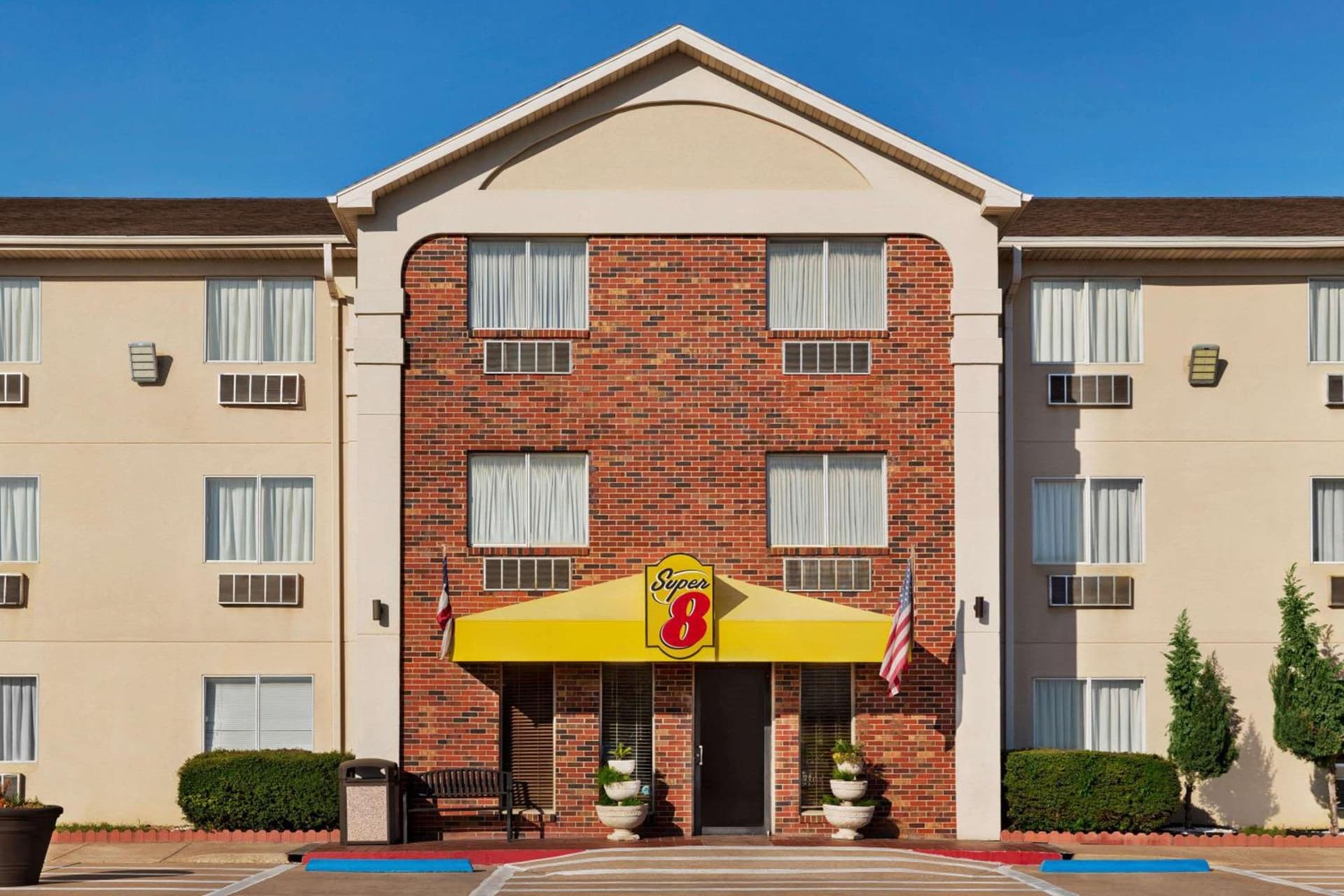 Super 8 by Wyndham Waco University Area gallery photo in Waco, TX — image 5