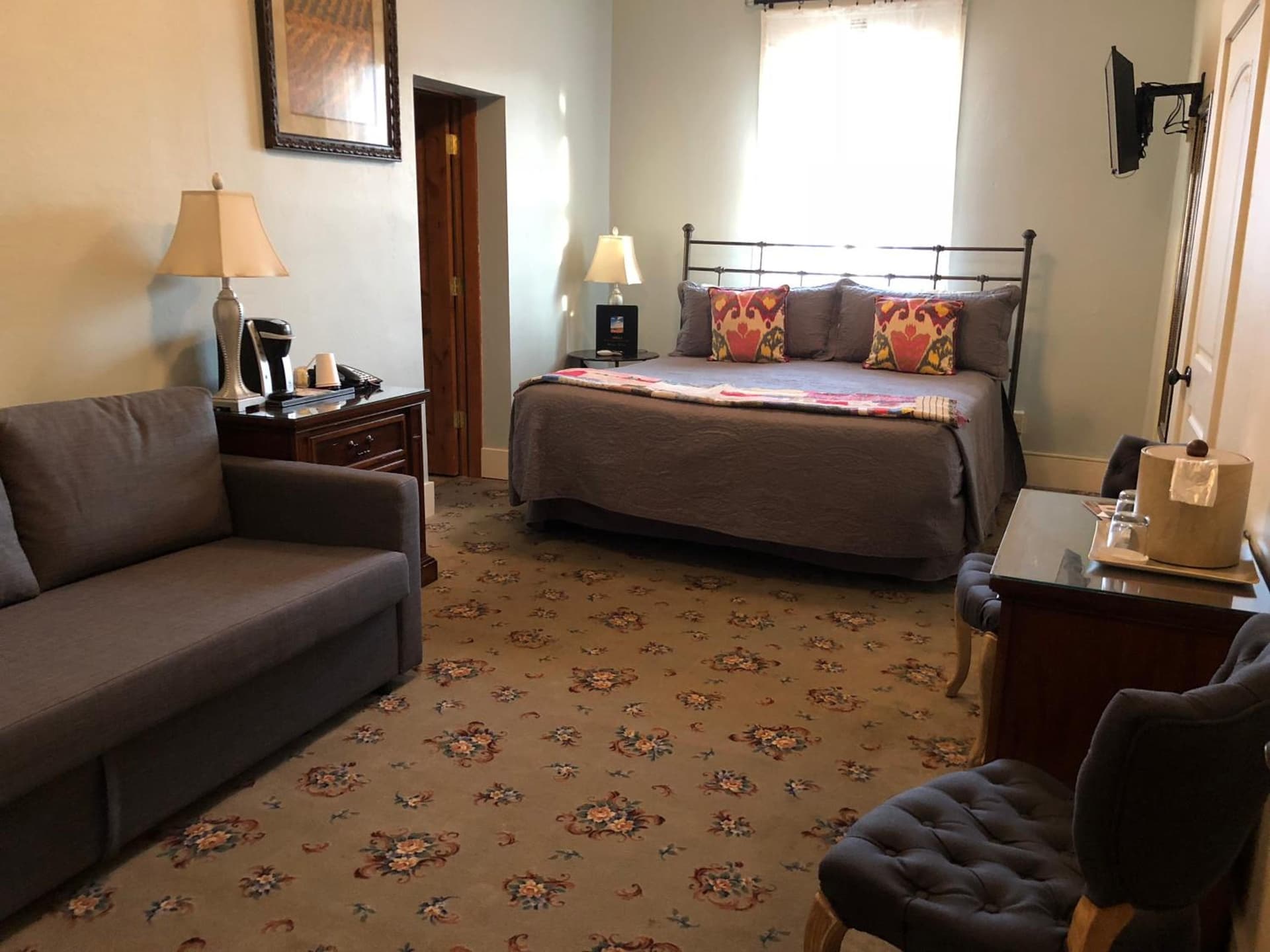 Hotel Sutter interior in Sutter Creek, CA — gallery photo 2