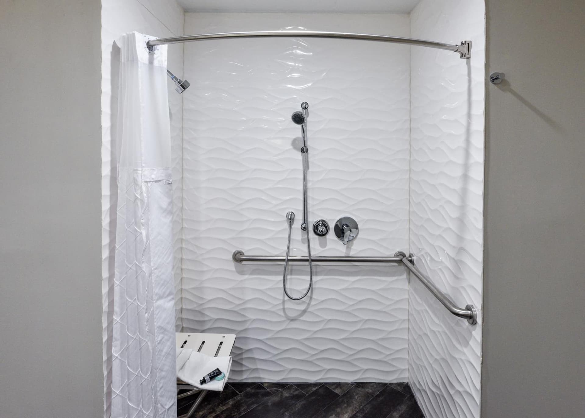 Hollywood Inn Suites Hotel gallery photo in Los Angeles, CA — image 33