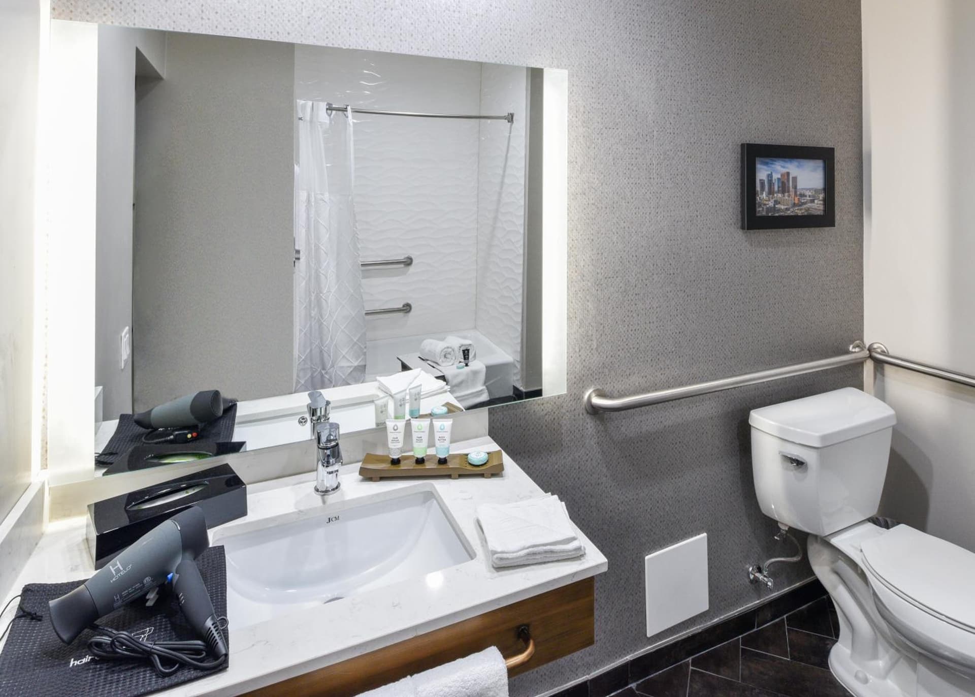 Hollywood Inn Suites Hotel gallery photo in Los Angeles, CA — image 28