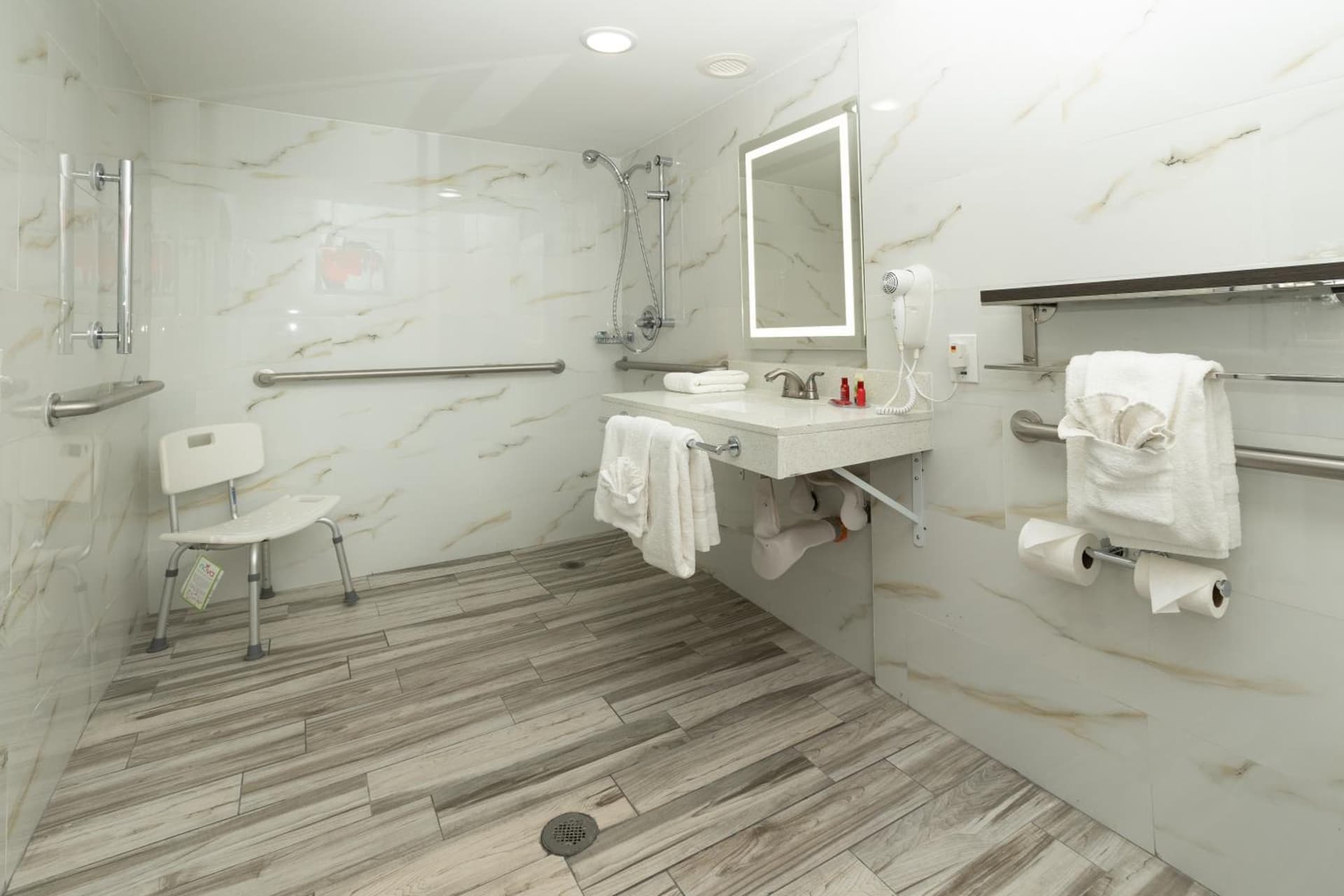 SureStay Plus Hotel by Best Western Sacramento Cal Expo gallery photo in Sacramento, CA — image 13