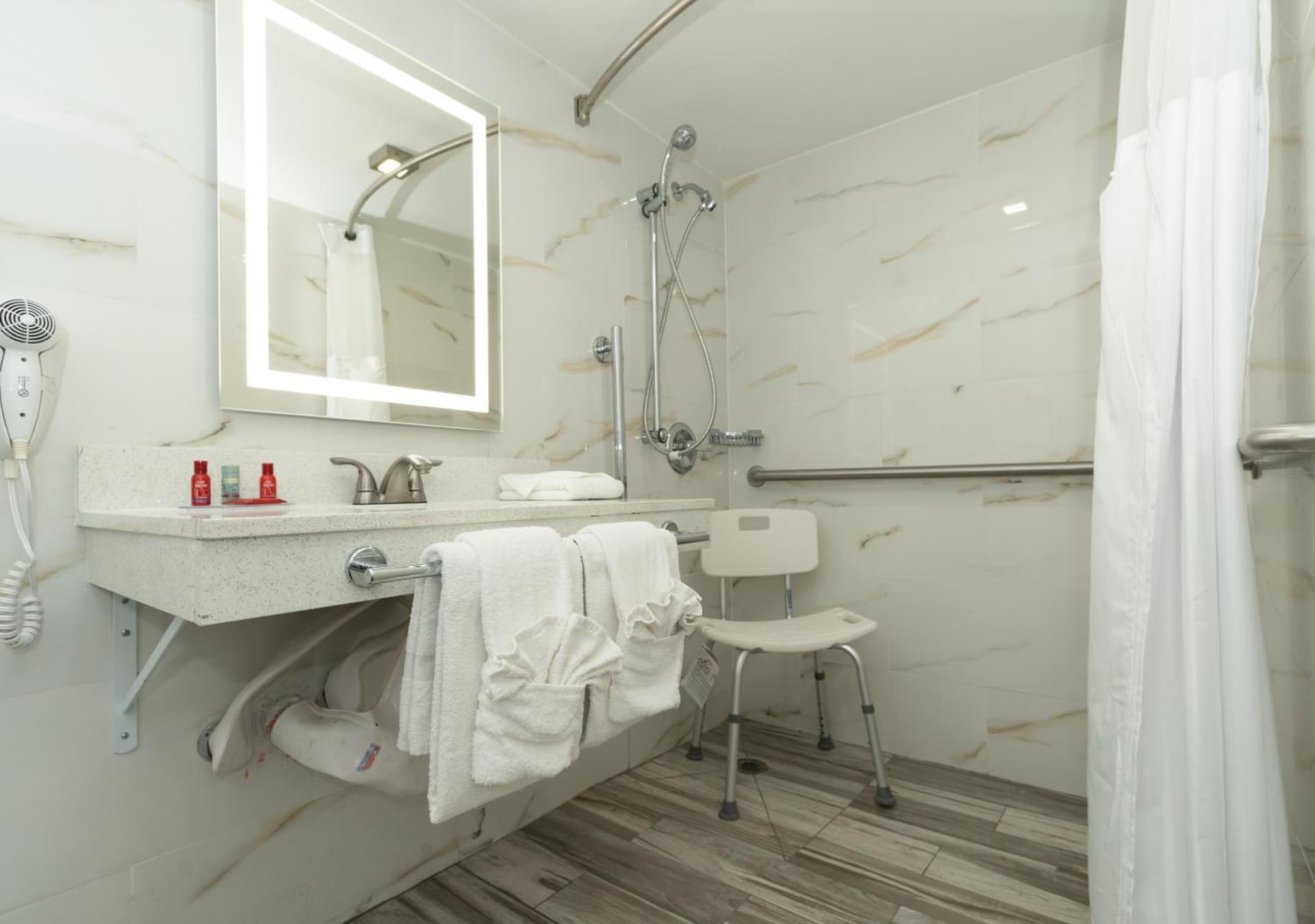 SureStay Plus Hotel by Best Western Sacramento Cal Expo gallery photo in Sacramento, CA — image 21
