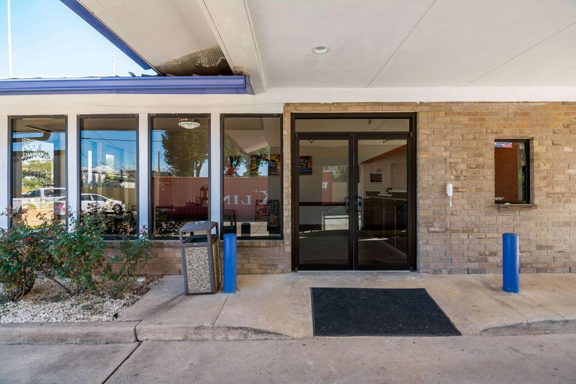 Motel 6-Freeport, TX interior in Freeport, TX — gallery photo 2