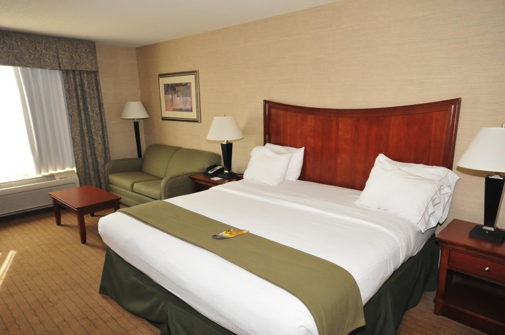 Holiday Inn Express Hotel & Suites Urbana-Champaign-U of I Area by IHG interior in Champaign, IL — gallery photo 2
