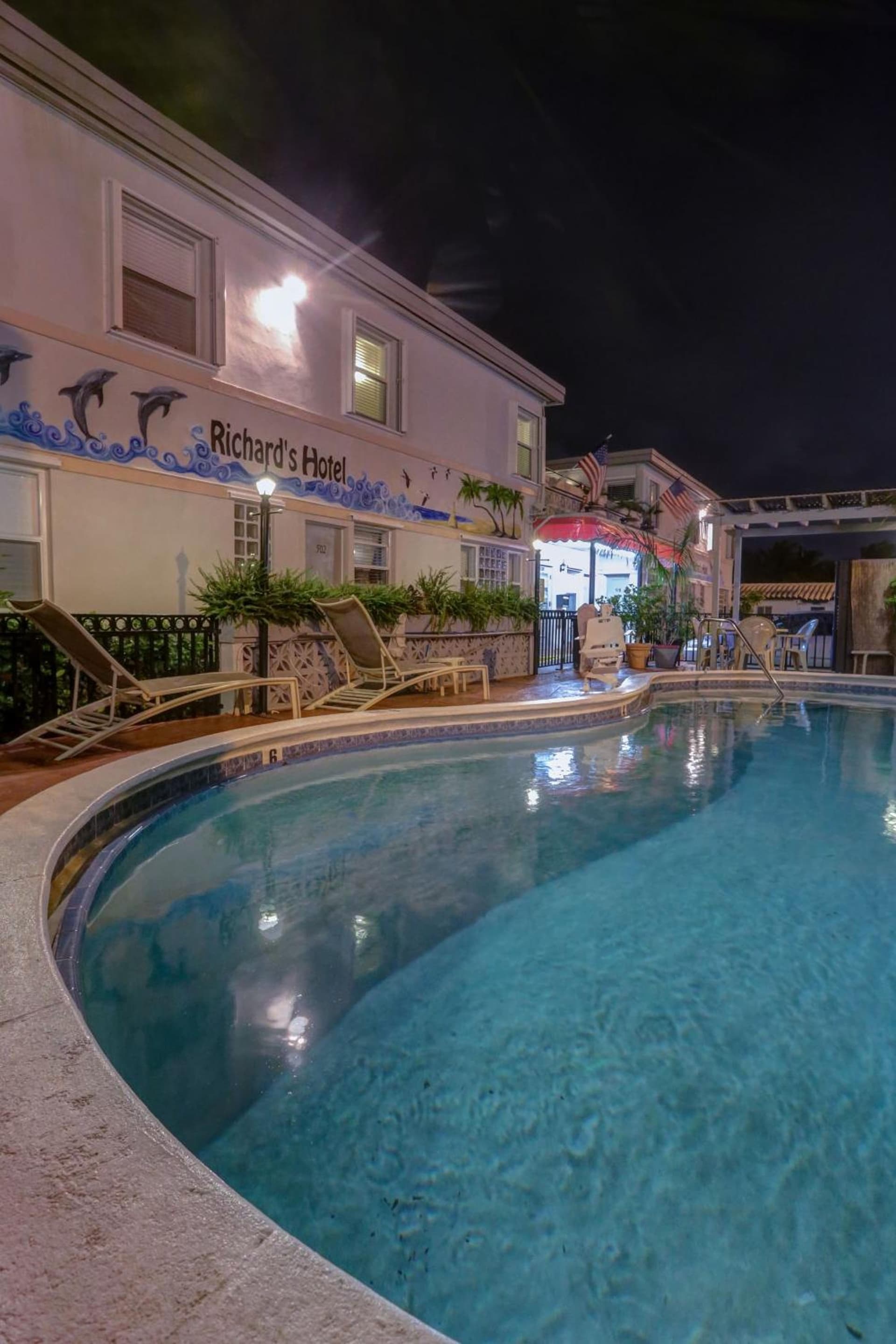Richard's Hotel interior in Hollywood, FL — gallery photo 2