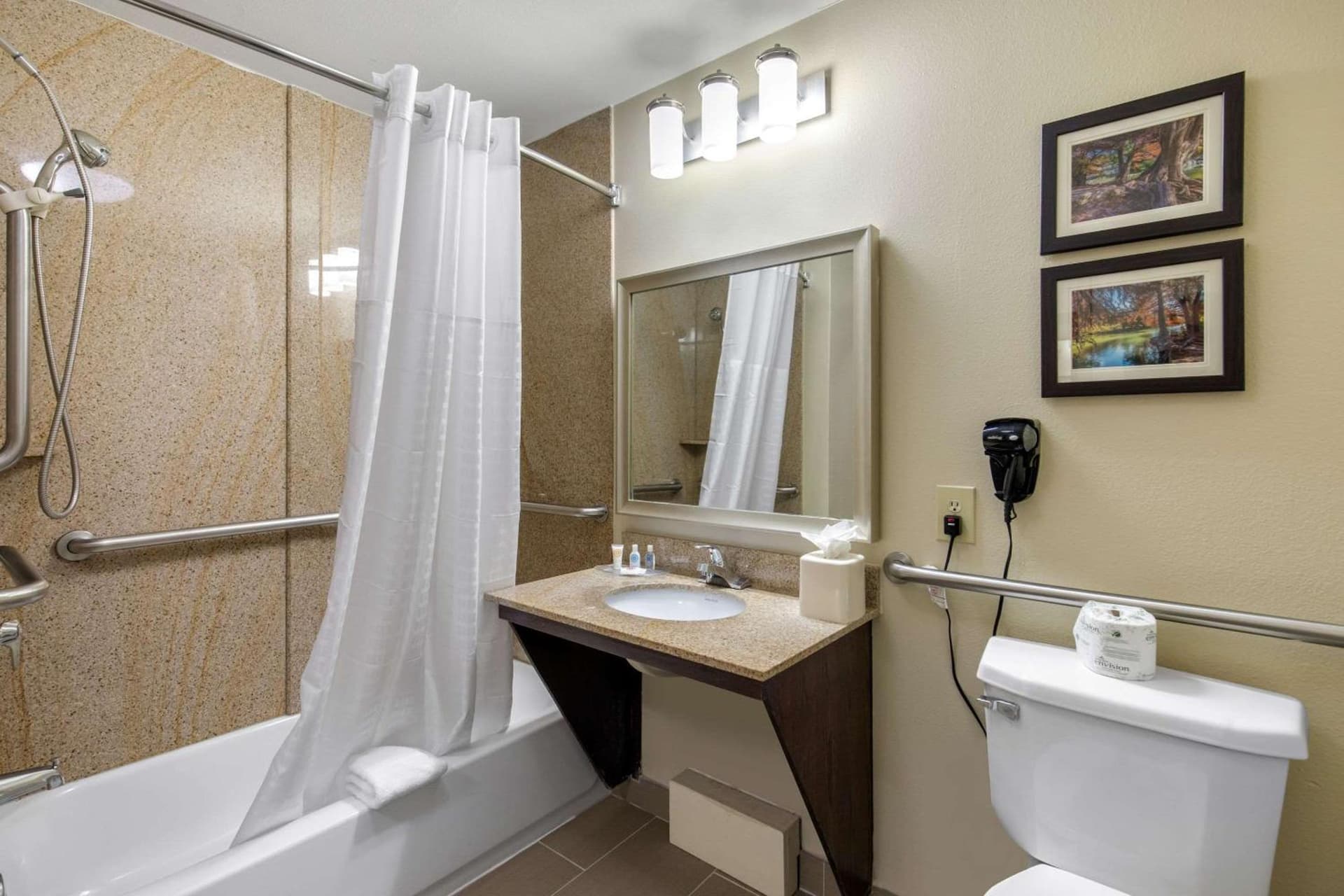 Comfort Inn & Suites Cedar Hill Duncanville gallery photo in Cedar Hill, TX — image 24