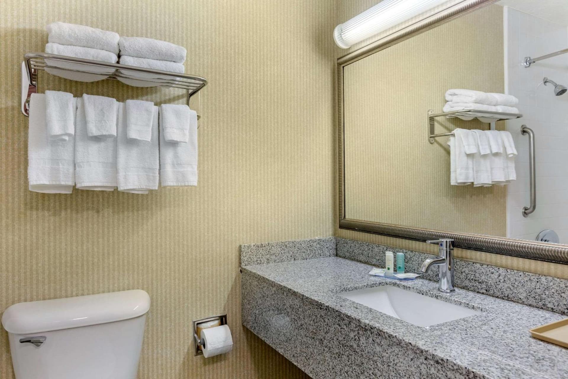 Quality Inn & Suites Oceanside Near Camp Pendleton gallery photo in Oceanside, CA — image 40