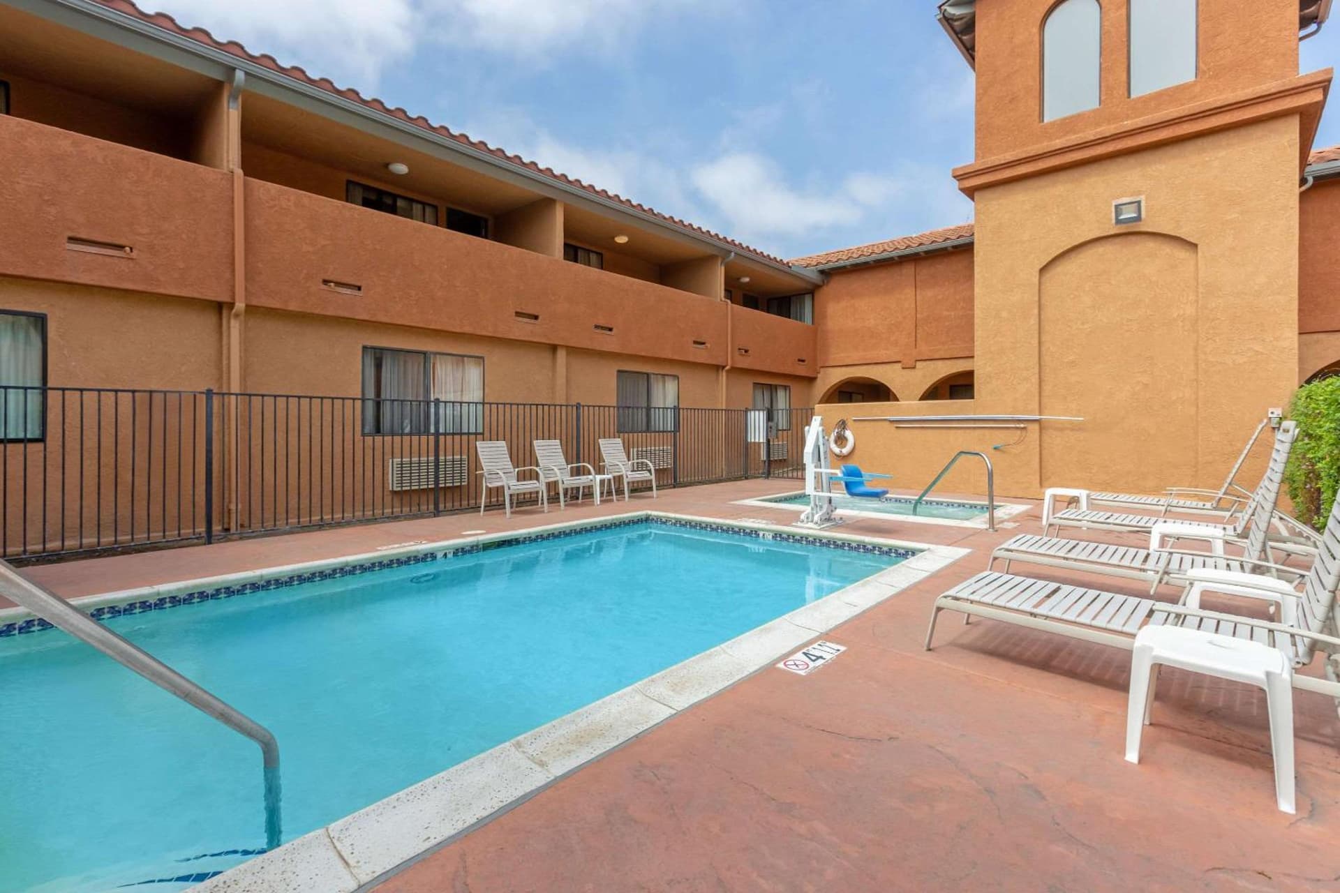 Quality Inn & Suites Oceanside Near Camp Pendleton gallery photo in Oceanside, CA — image 47