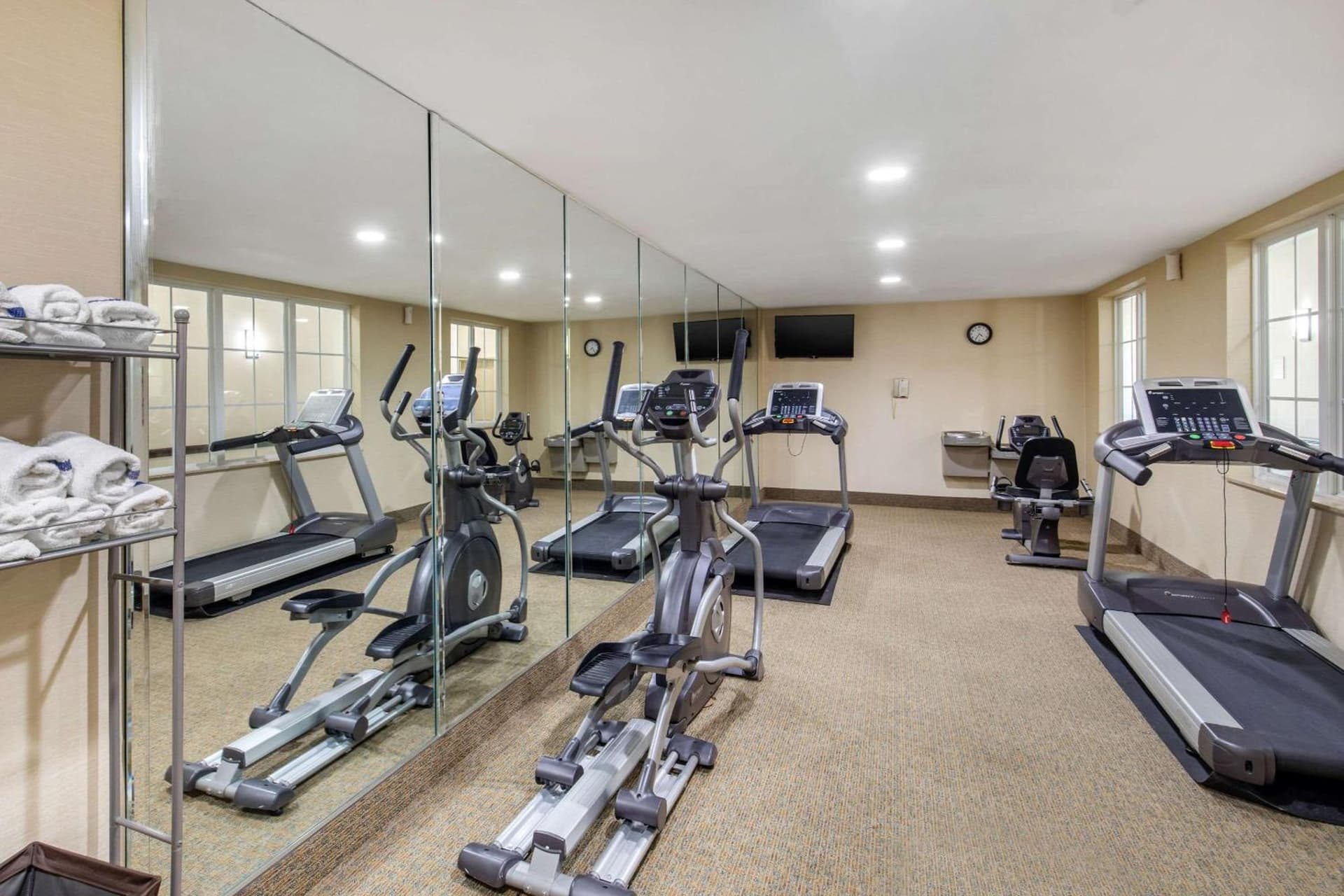 Comfort Inn & Suites Cedar Hill Duncanville gallery photo in Cedar Hill, TX — image 11