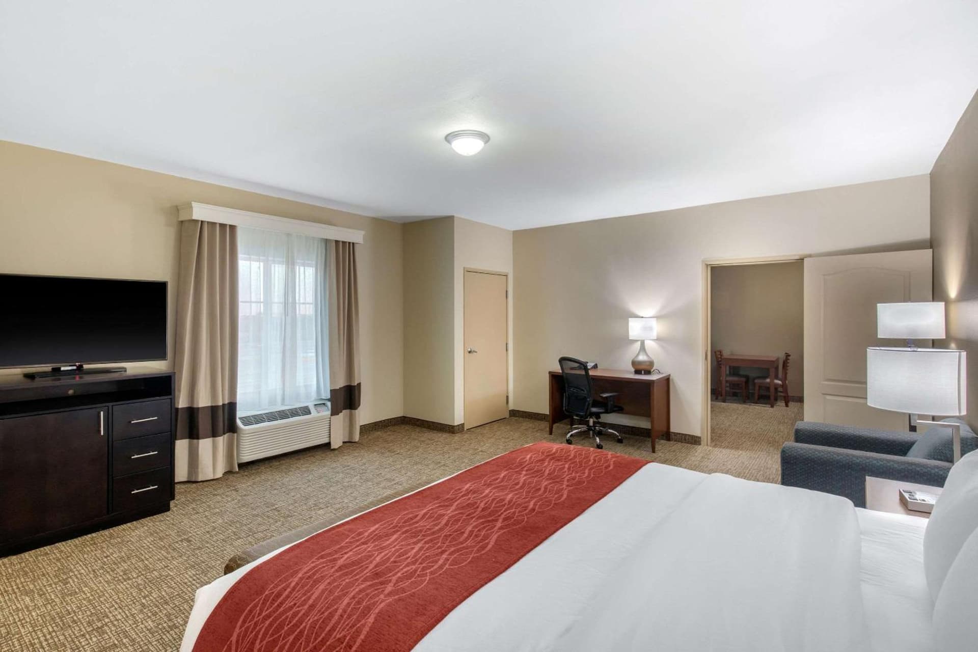 Comfort Inn & Suites Cedar Hill Duncanville property views in Cedar Hill, TX — gallery photo 3
