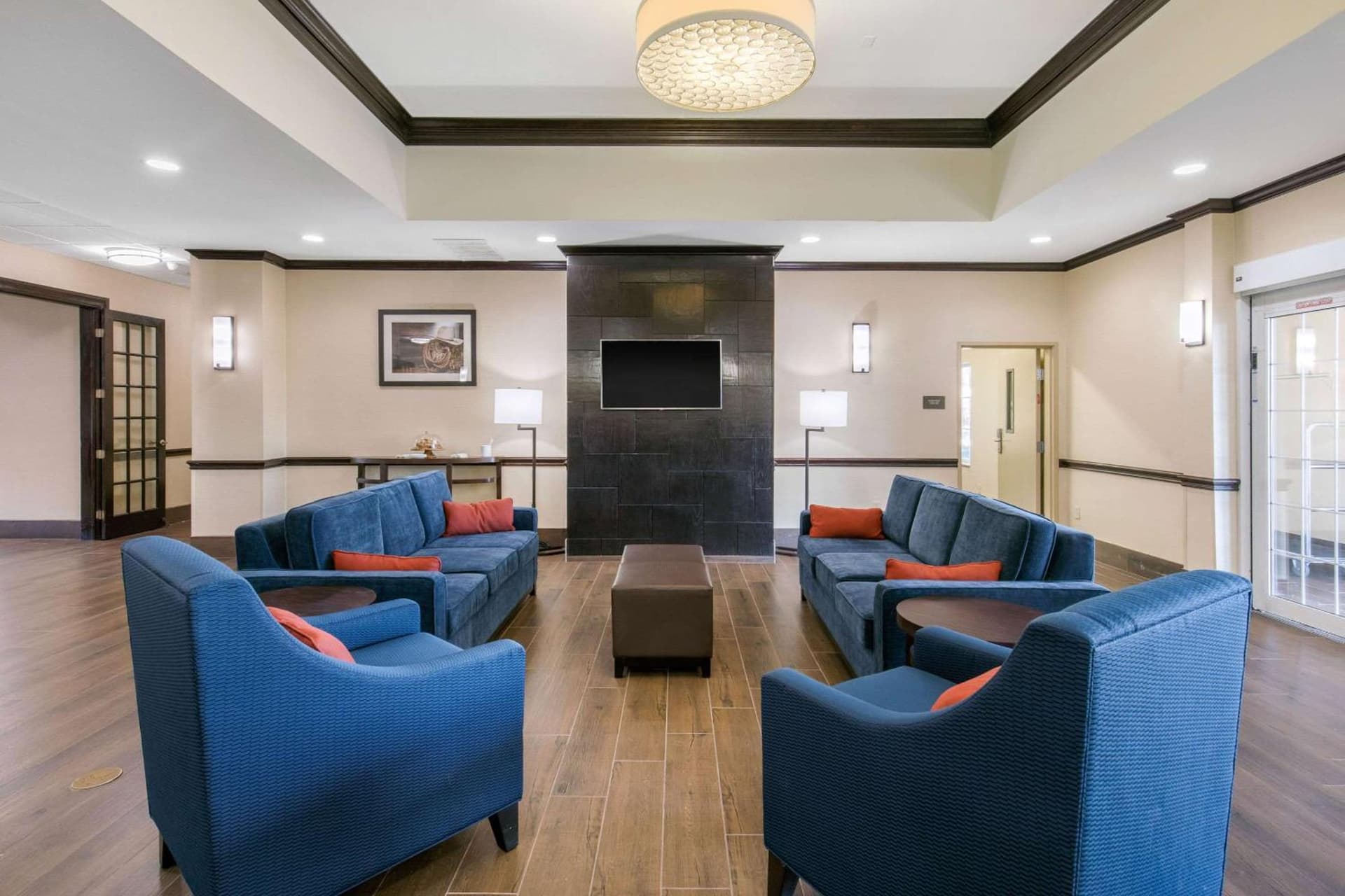 Comfort Inn & Suites Cedar Hill Duncanville gallery photo in Cedar Hill, TX — image 14