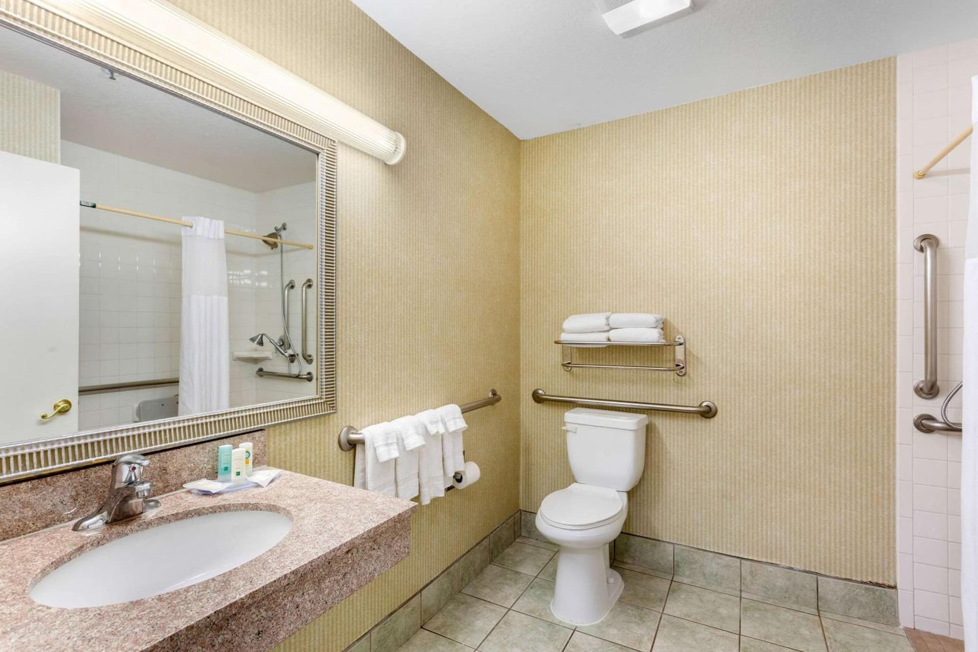 Quality Inn & Suites Oceanside Near Camp Pendleton gallery photo in Oceanside, CA — image 32
