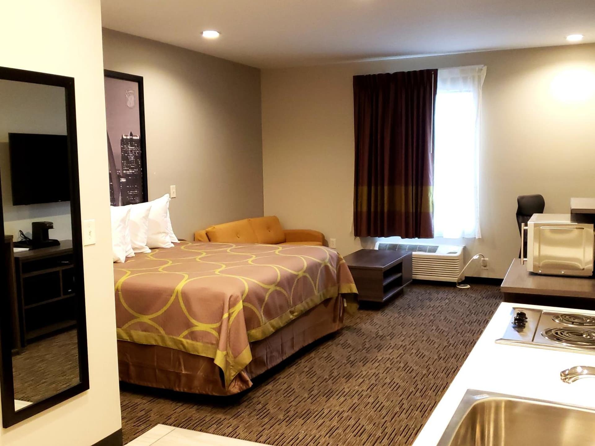 Super 8 by Wyndham St. Louis North gallery photo in Saint Louis, MO — image 20