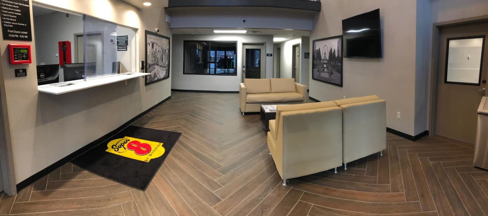 Super 8 by Wyndham St. Louis North gallery photo in Saint Louis, MO — image 11