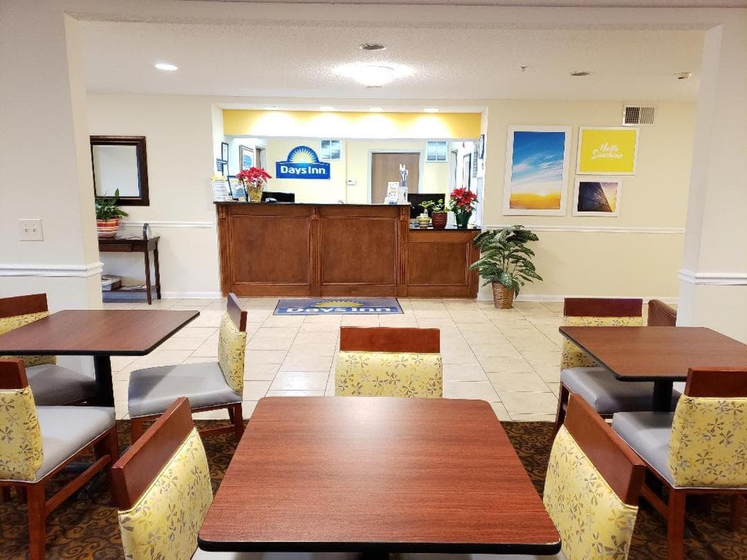 Days Inn by Wyndham Greensboro NC gallery photo in Greensboro, NC — image 15