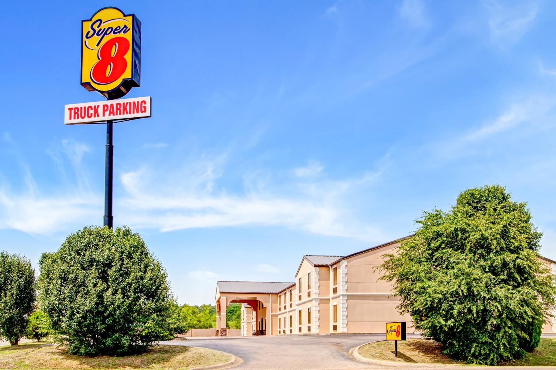 Super 8 by Wyndham Forrest City AR interior in Forrest City, AR — gallery photo 2