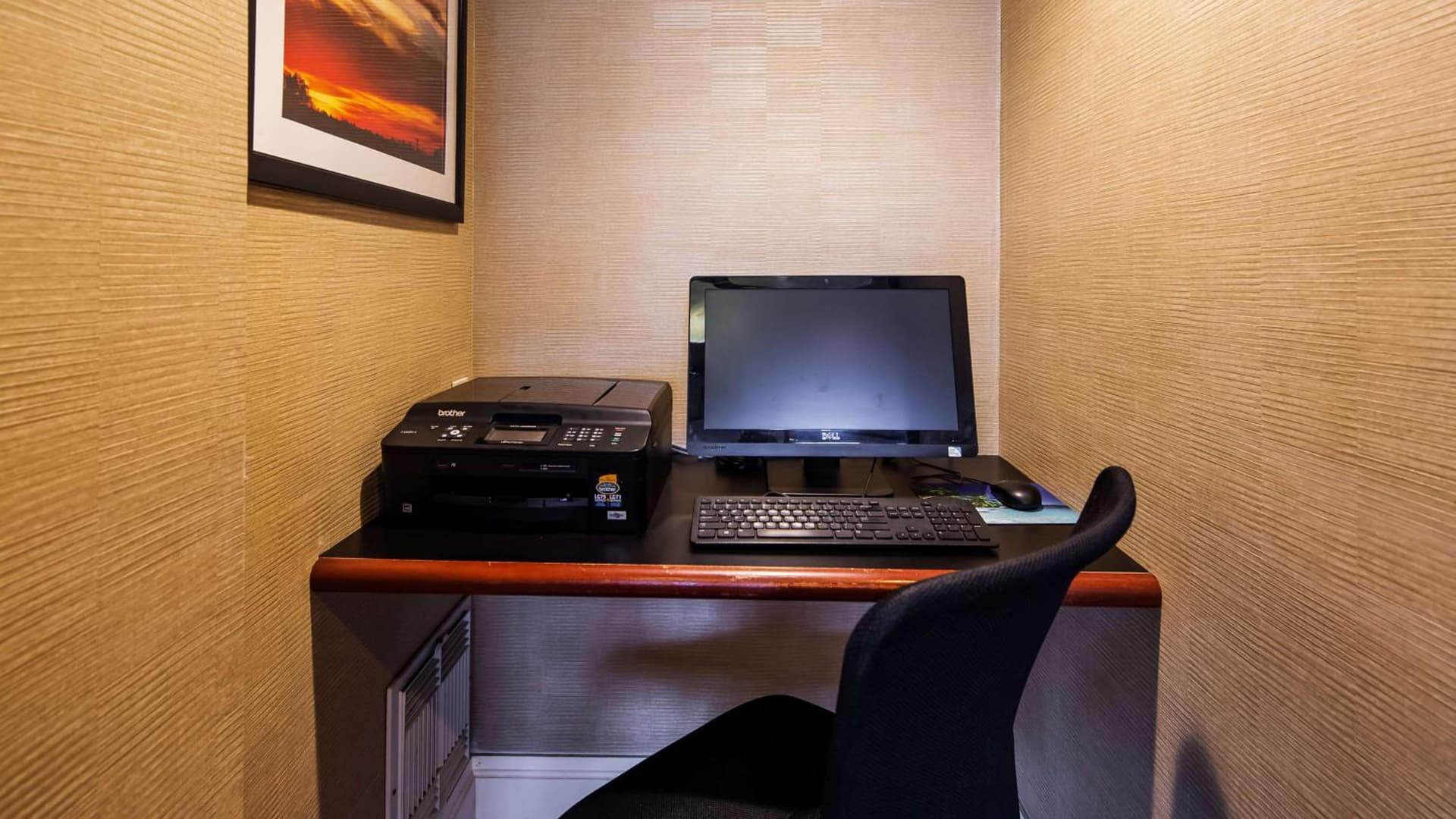 Best Western Queens Gold Coast interior in Queens, NY — gallery photo 2