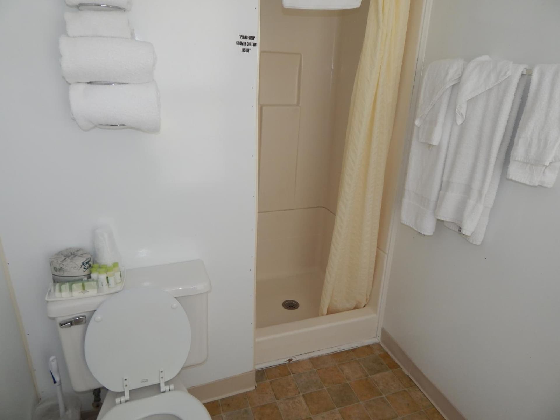 فندق زوار البيت interior in Ocean City — gallery photo 2