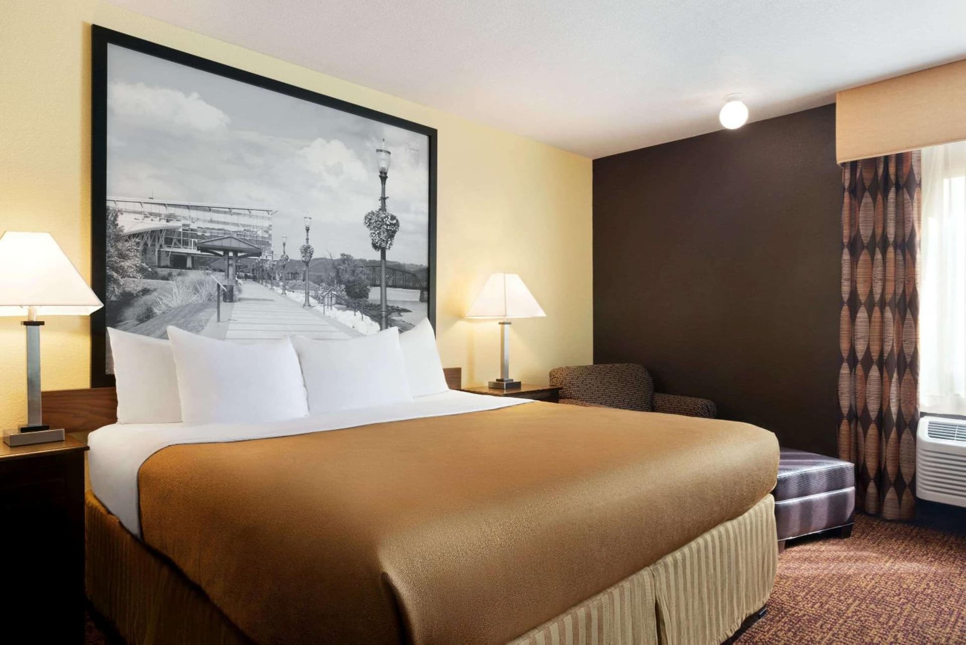 Super 8 by Wyndham Des Moines gallery photo in Des Moines, IA — image 25