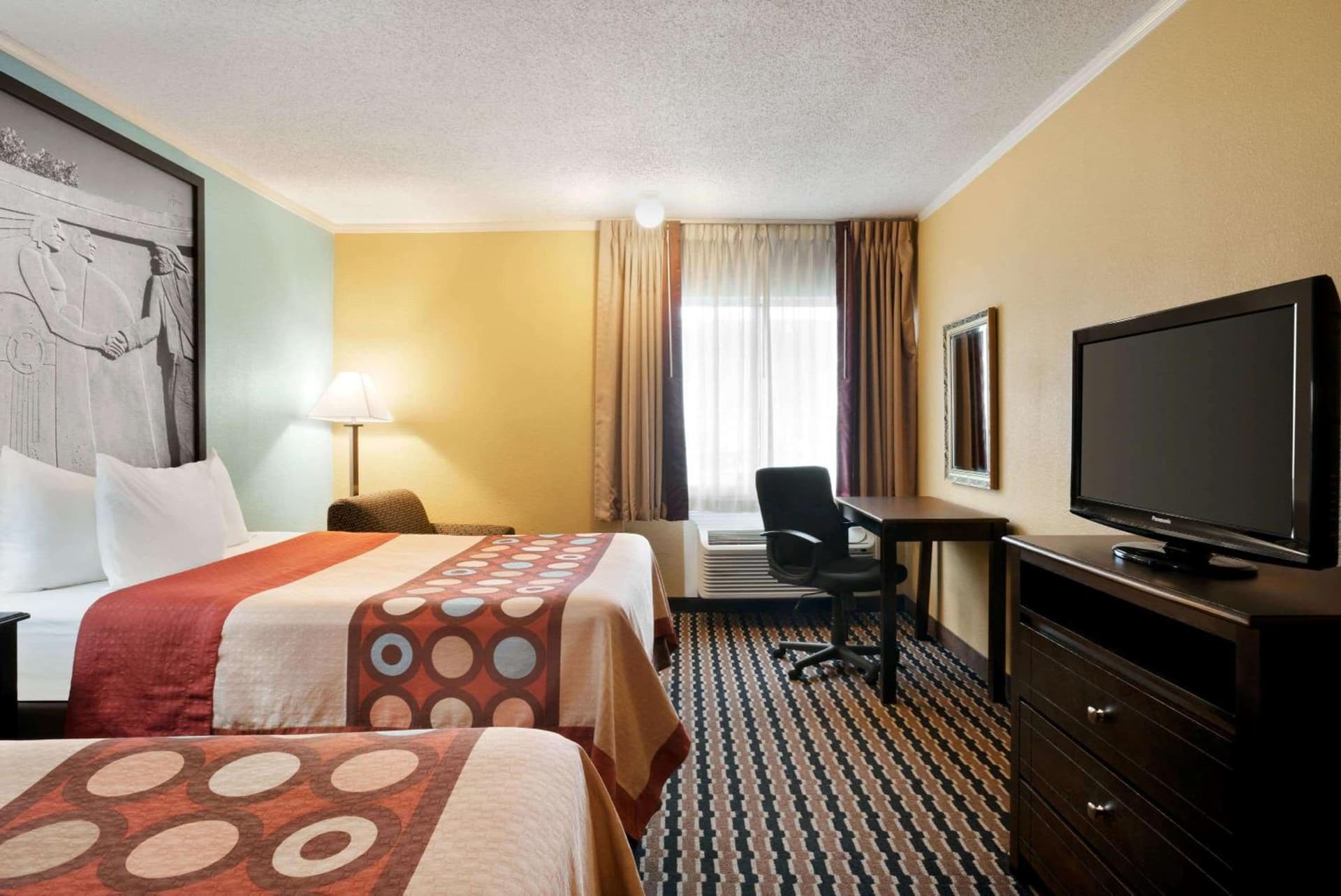 Super 8 by Wyndham Des Moines gallery photo in Des Moines, IA — image 21
