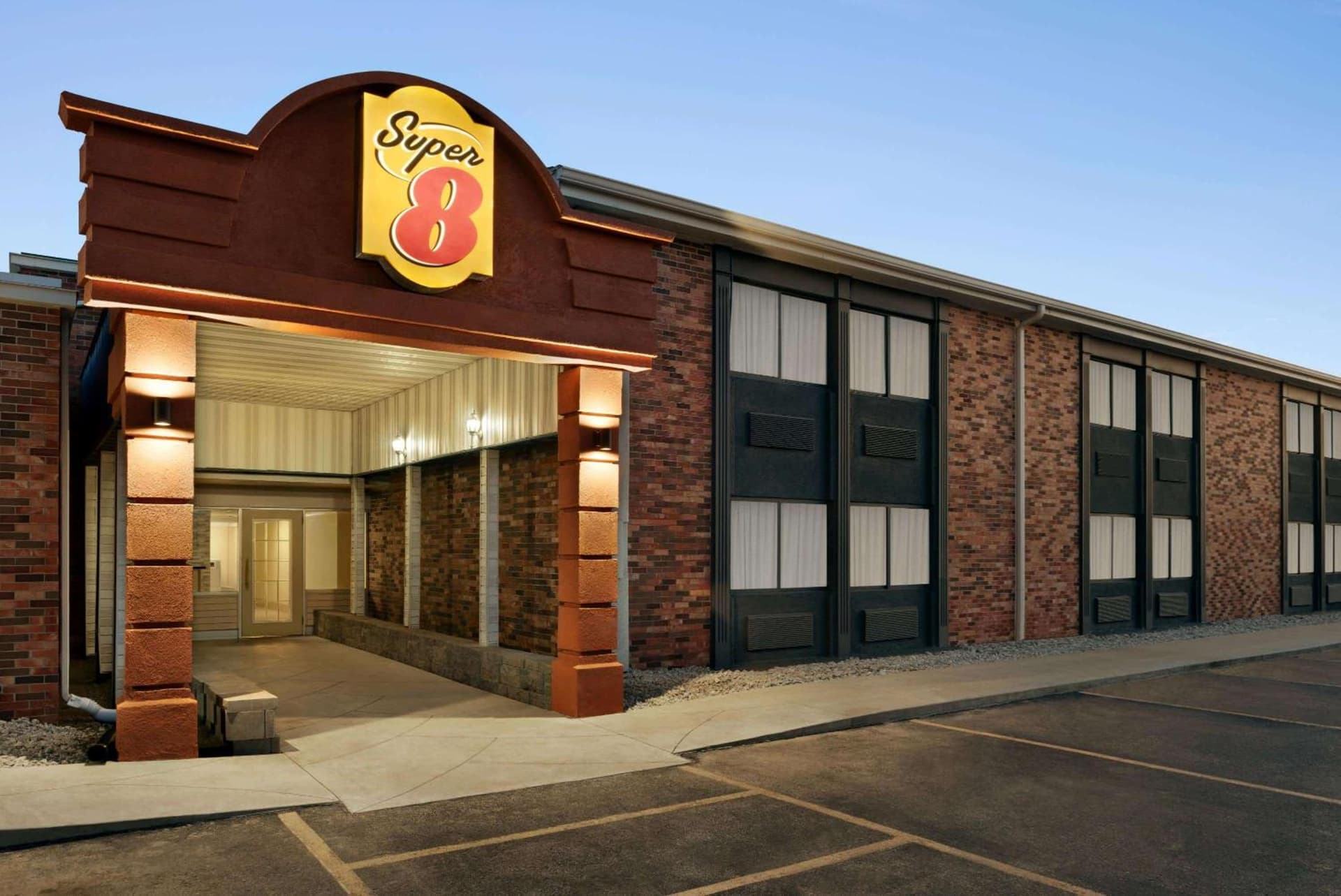 Super 8 by Wyndham Des Moines gallery photo in Des Moines, IA — image 20