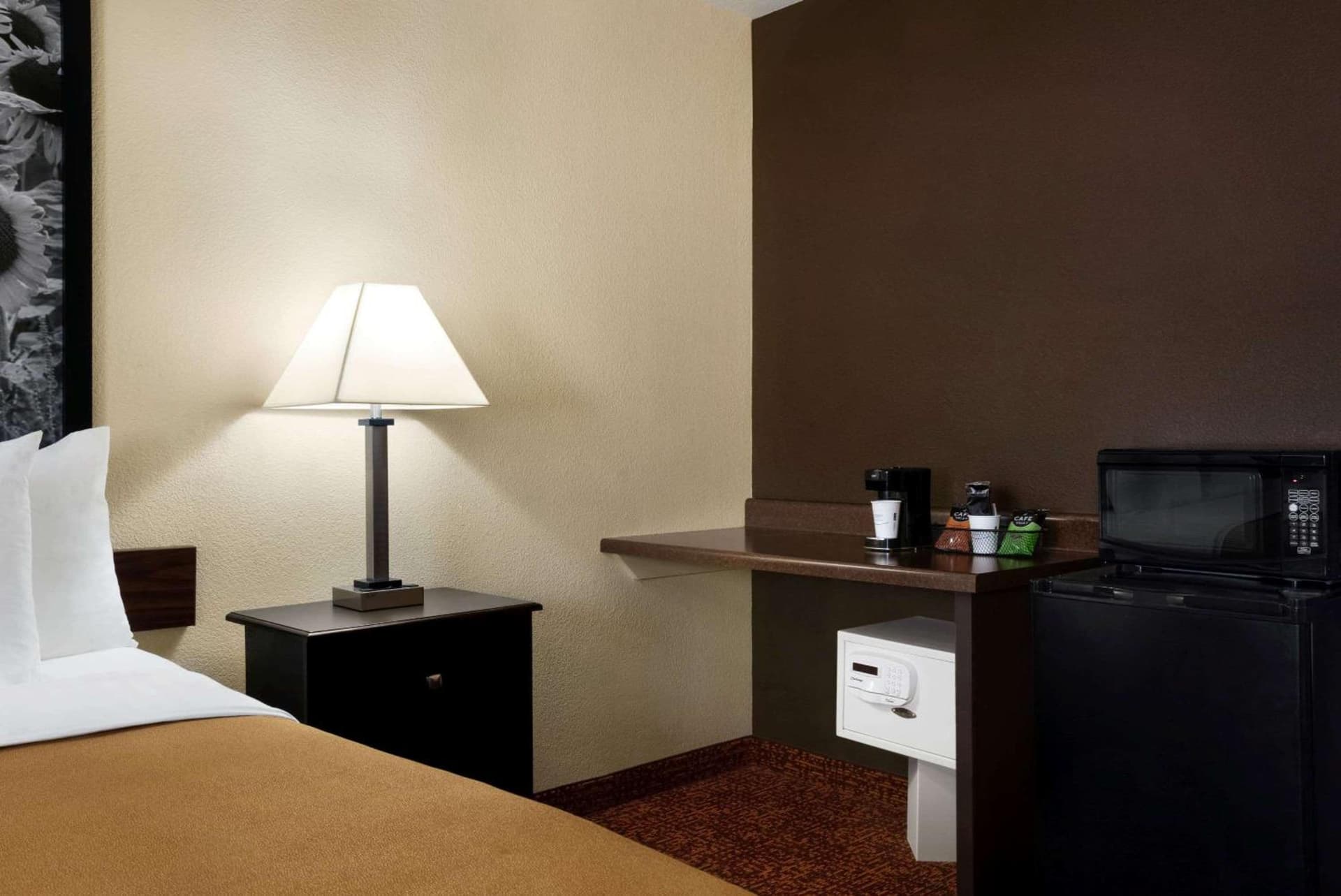 Super 8 by Wyndham Des Moines gallery photo in Des Moines, IA — image 7
