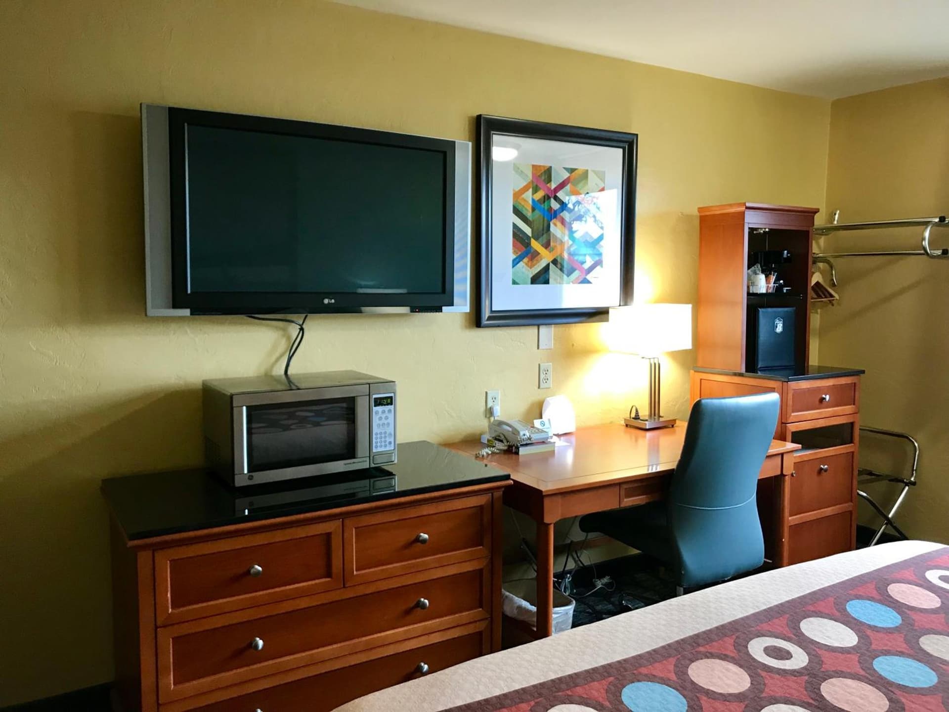 Super 8 by Wyndham Union Gap Yakima Area interior in Union Gap, WA — gallery photo 2