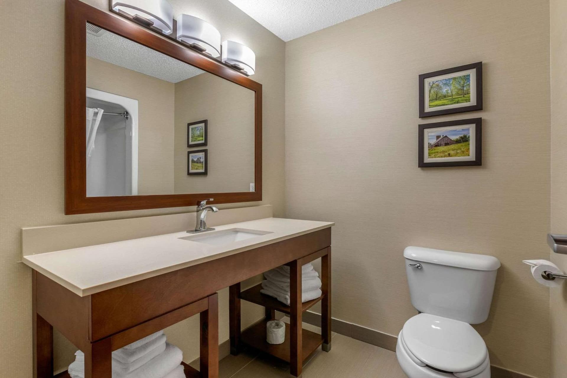 Comfort Suites Cedar Falls Industrial Park gallery photo in Cedar Falls, IA — image 23