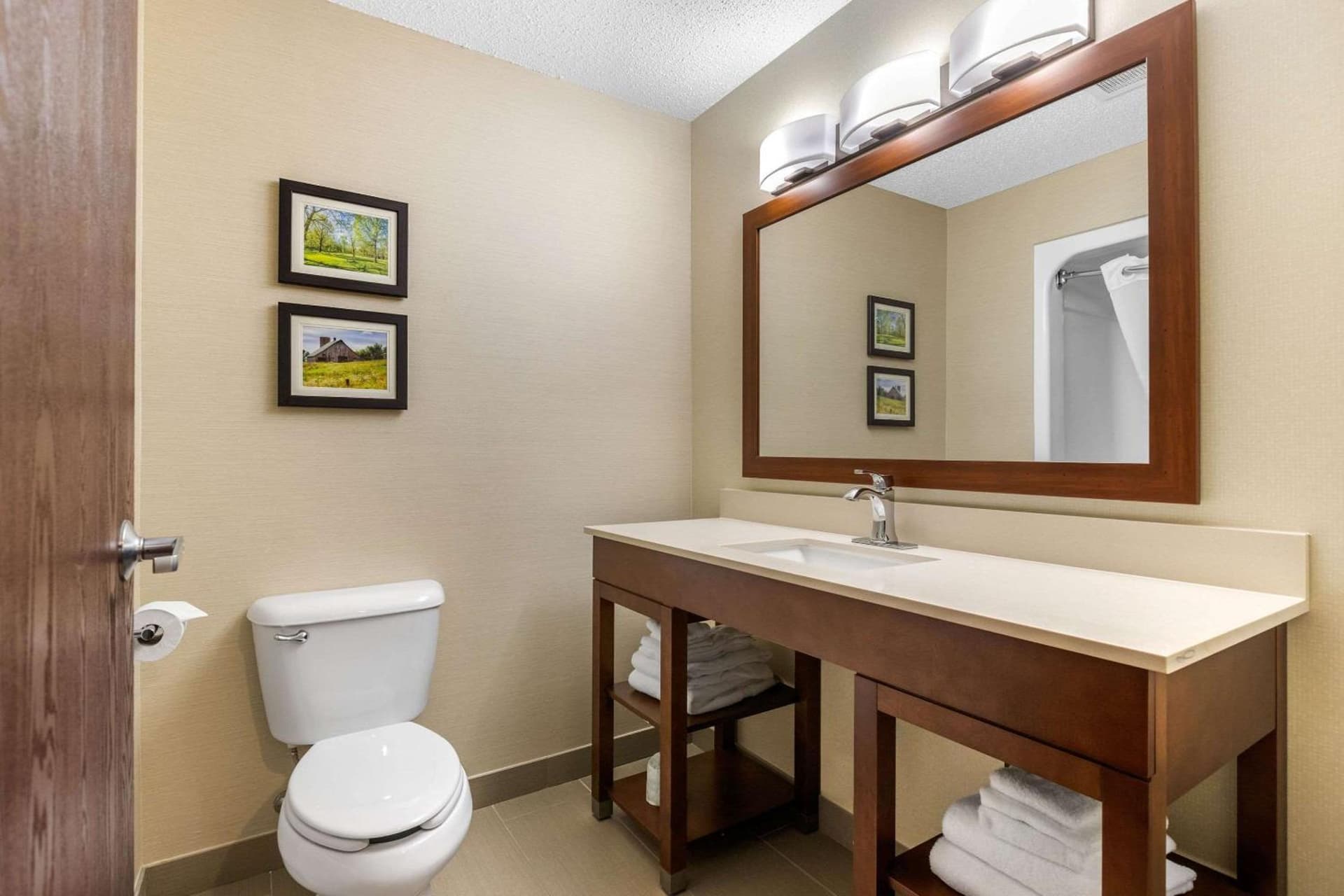 Comfort Suites Cedar Falls Industrial Park gallery photo in Cedar Falls, IA — image 6