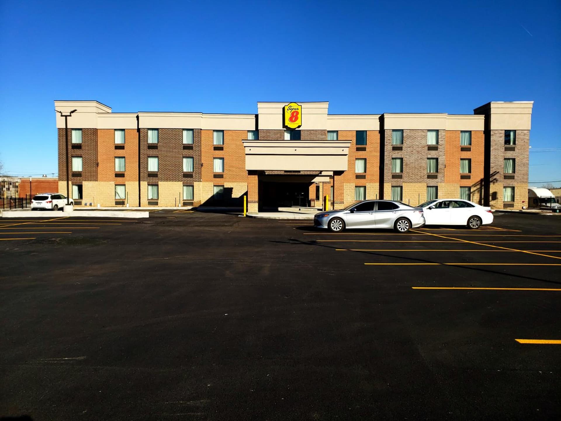 Super 8 by Wyndham St. Louis North gallery photo in Saint Louis, MO — image 23