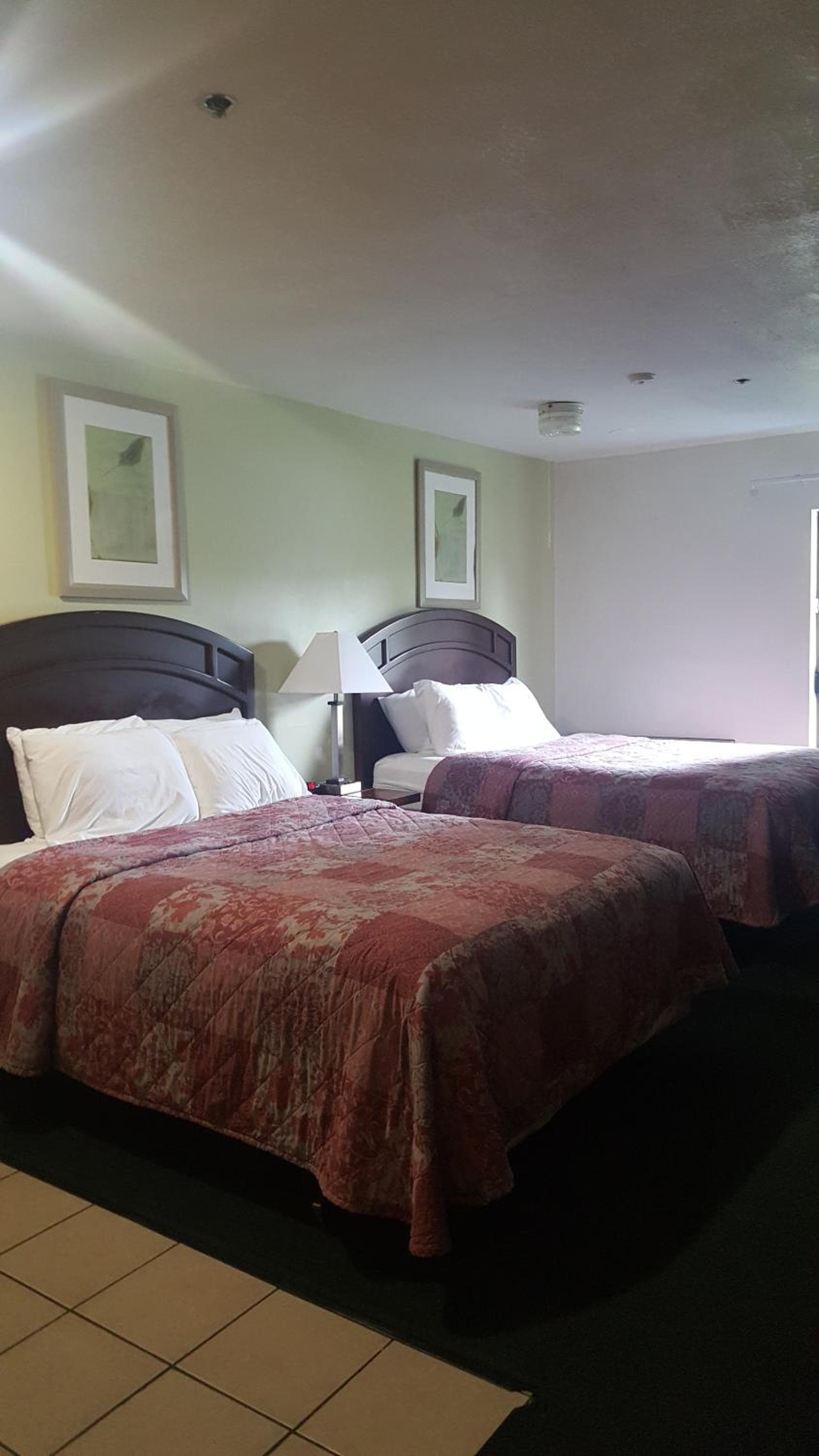 Oyster Bay Inn & Suites gallery photo in Bremerton, WA — image 31