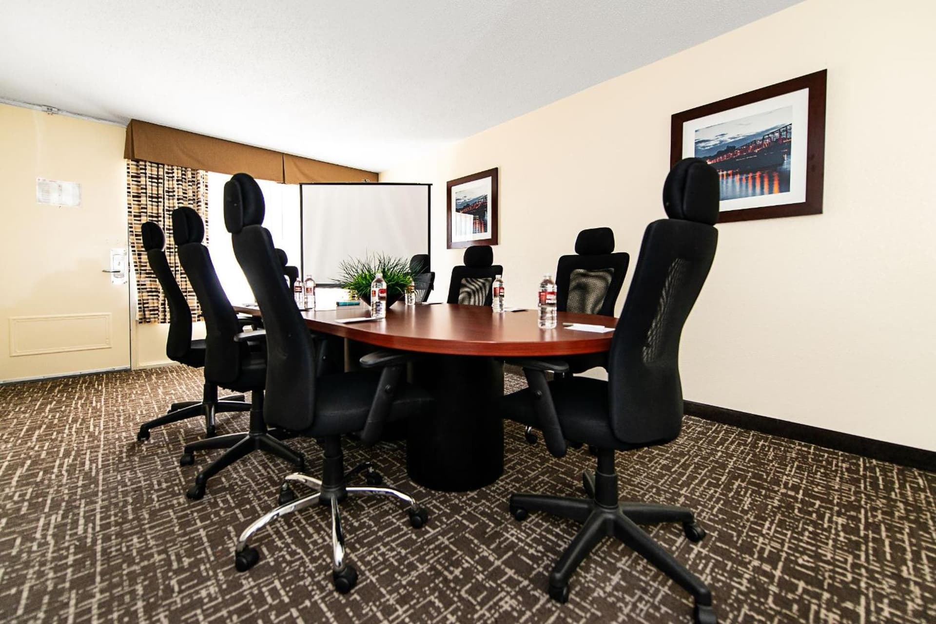 New Hope Inn & Suites gallery photo in New Hope, PA — image 9