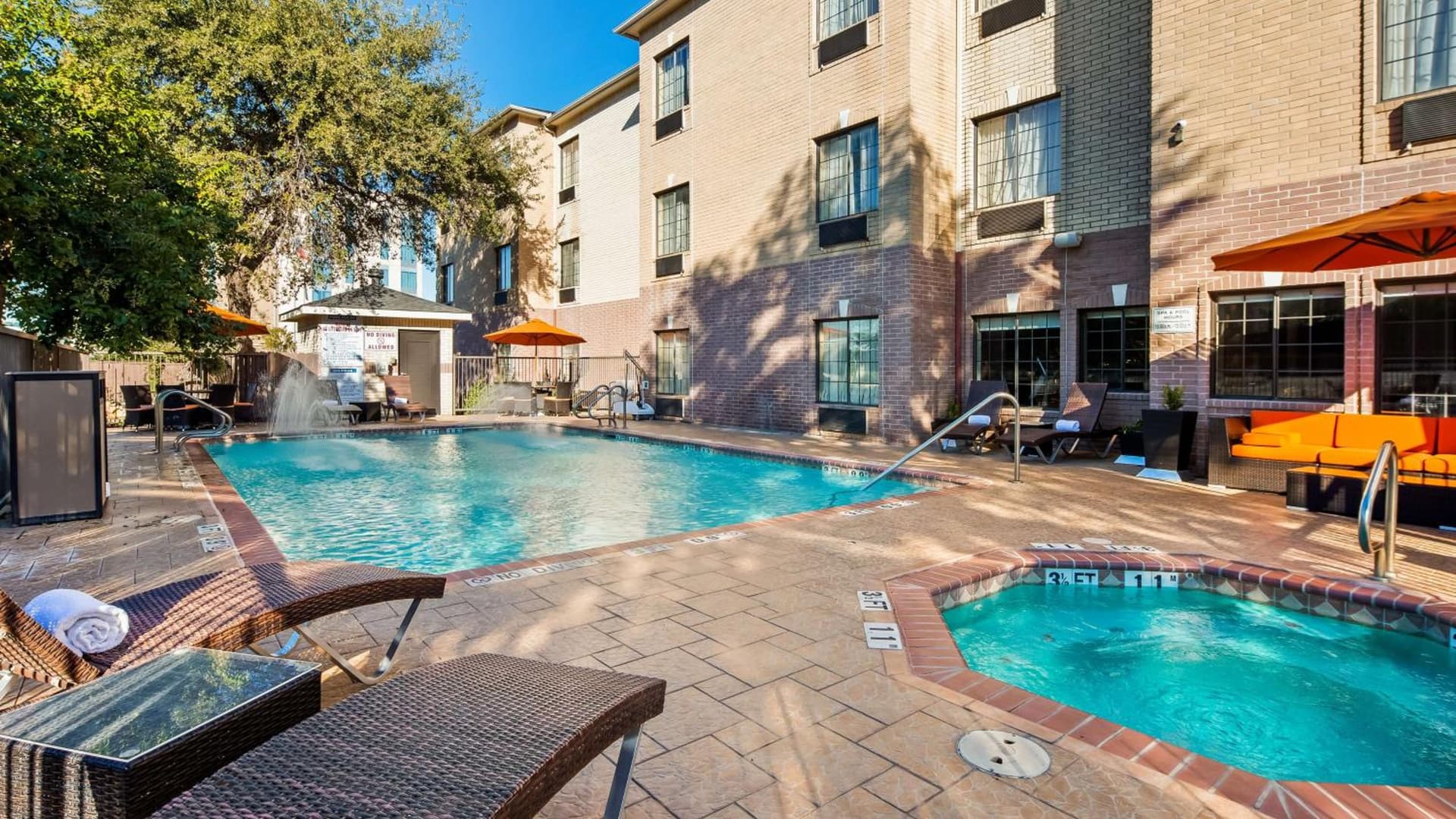 Best Western Plus Hill Country Suites property views in San Antonio, TX — gallery photo 3