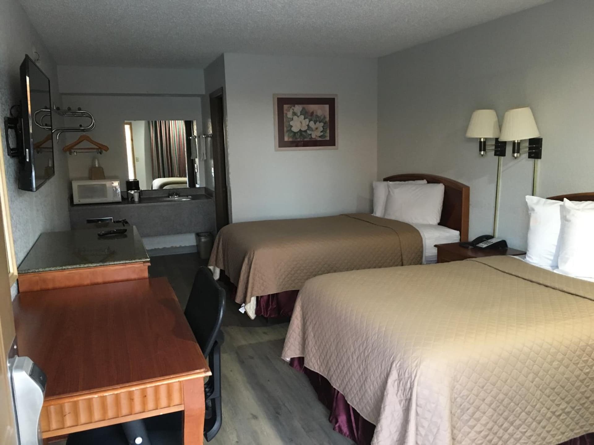 Colonial Inn property views in Shawnee, OK — gallery photo 3