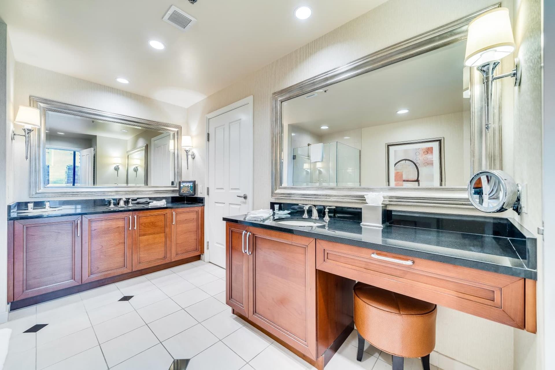 Jet Luxury at The Signature Condo Hotel gallery photo in Las Vegas, NV — image 32