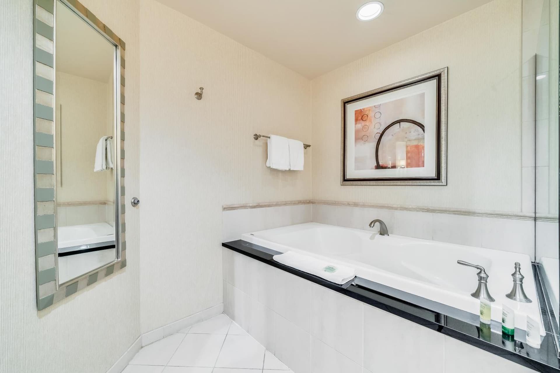 Jet Luxury at The Signature Condo Hotel gallery photo in Las Vegas, NV — image 34
