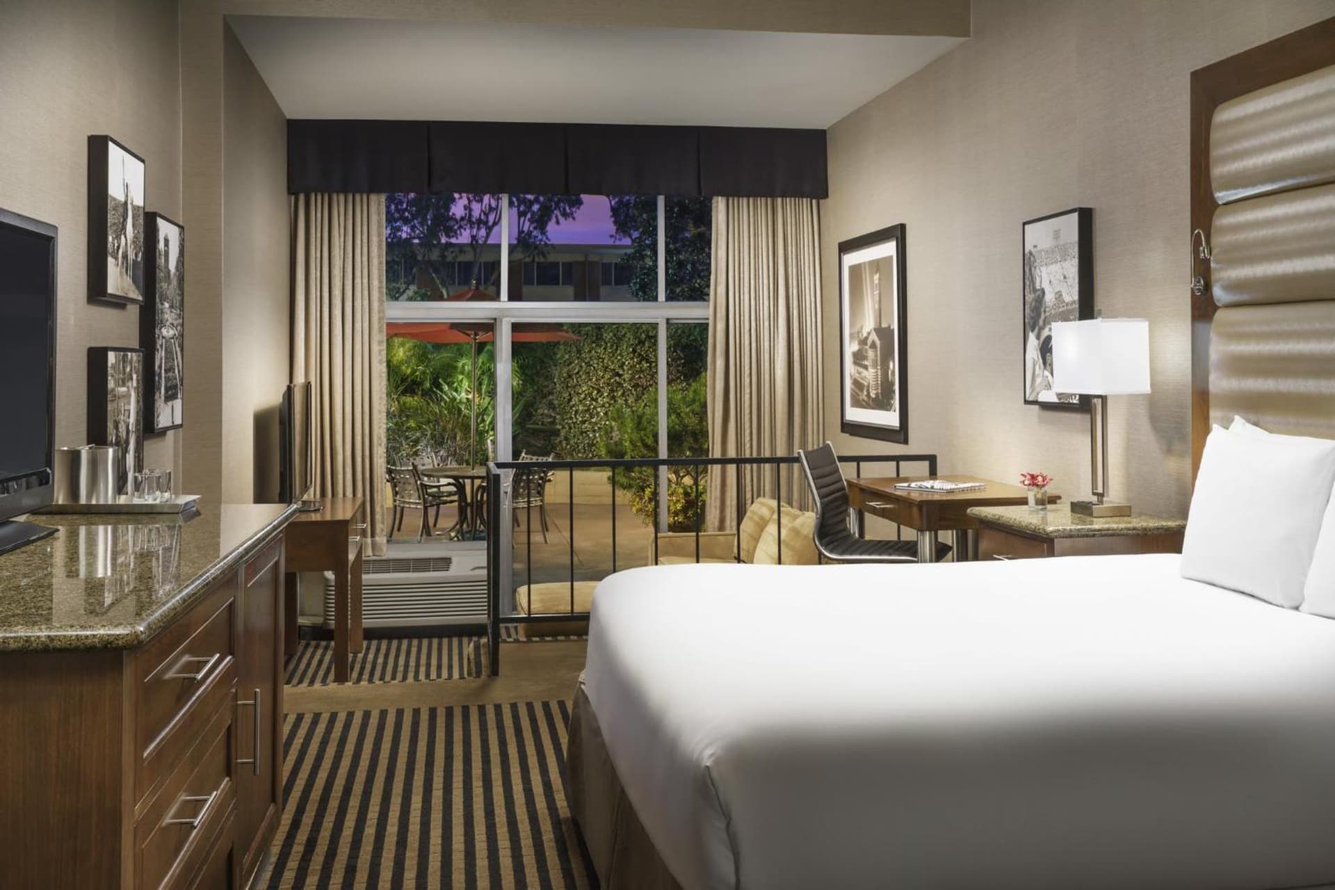 USC Hotel gallery photo in Los Angeles, CA — image 16
