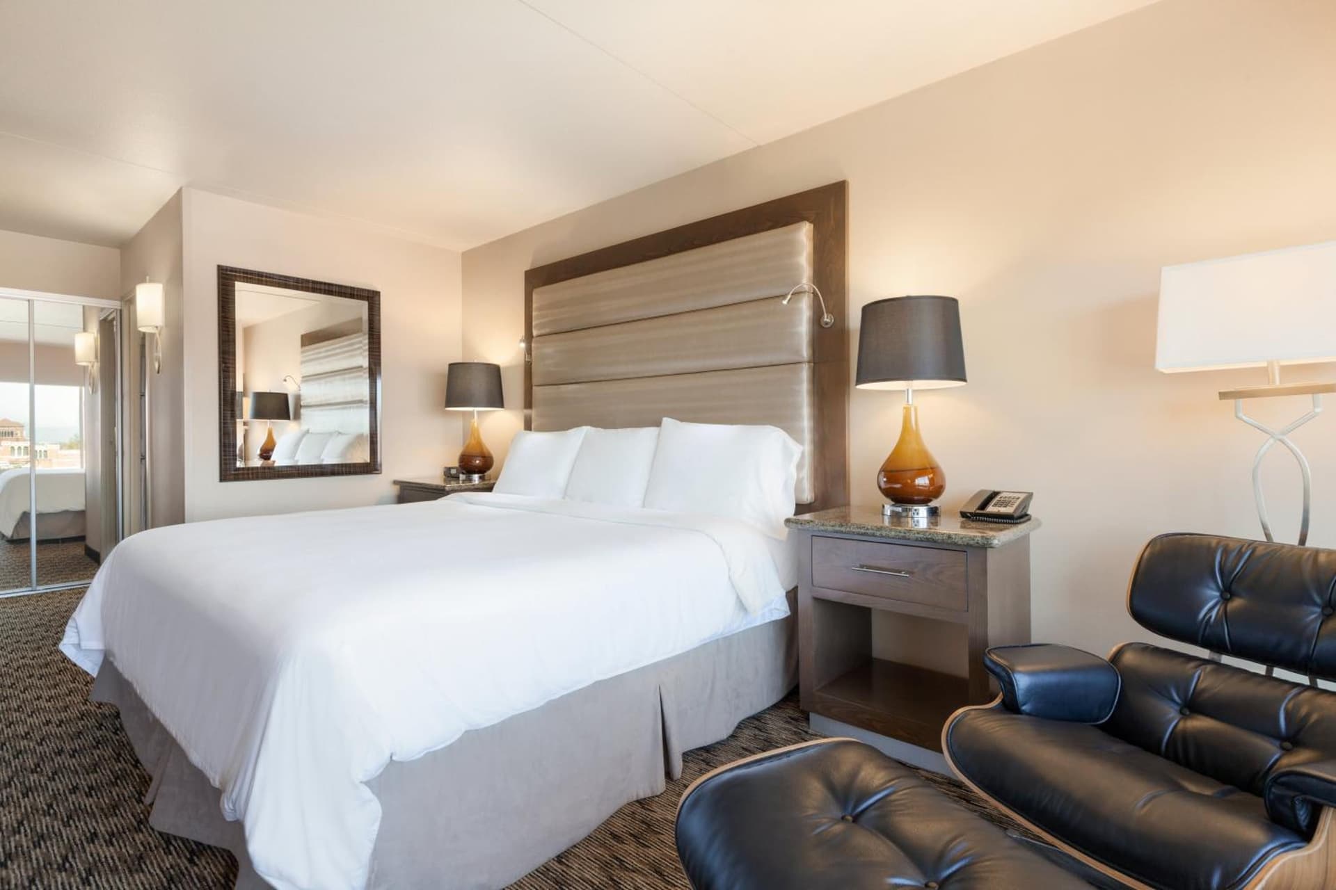 USC Hotel gallery photo in Los Angeles, CA — image 17