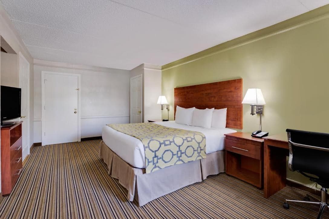 Baymont by Wyndham Jacksonville Orange Park property views in Jacksonville, FL — gallery photo 3
