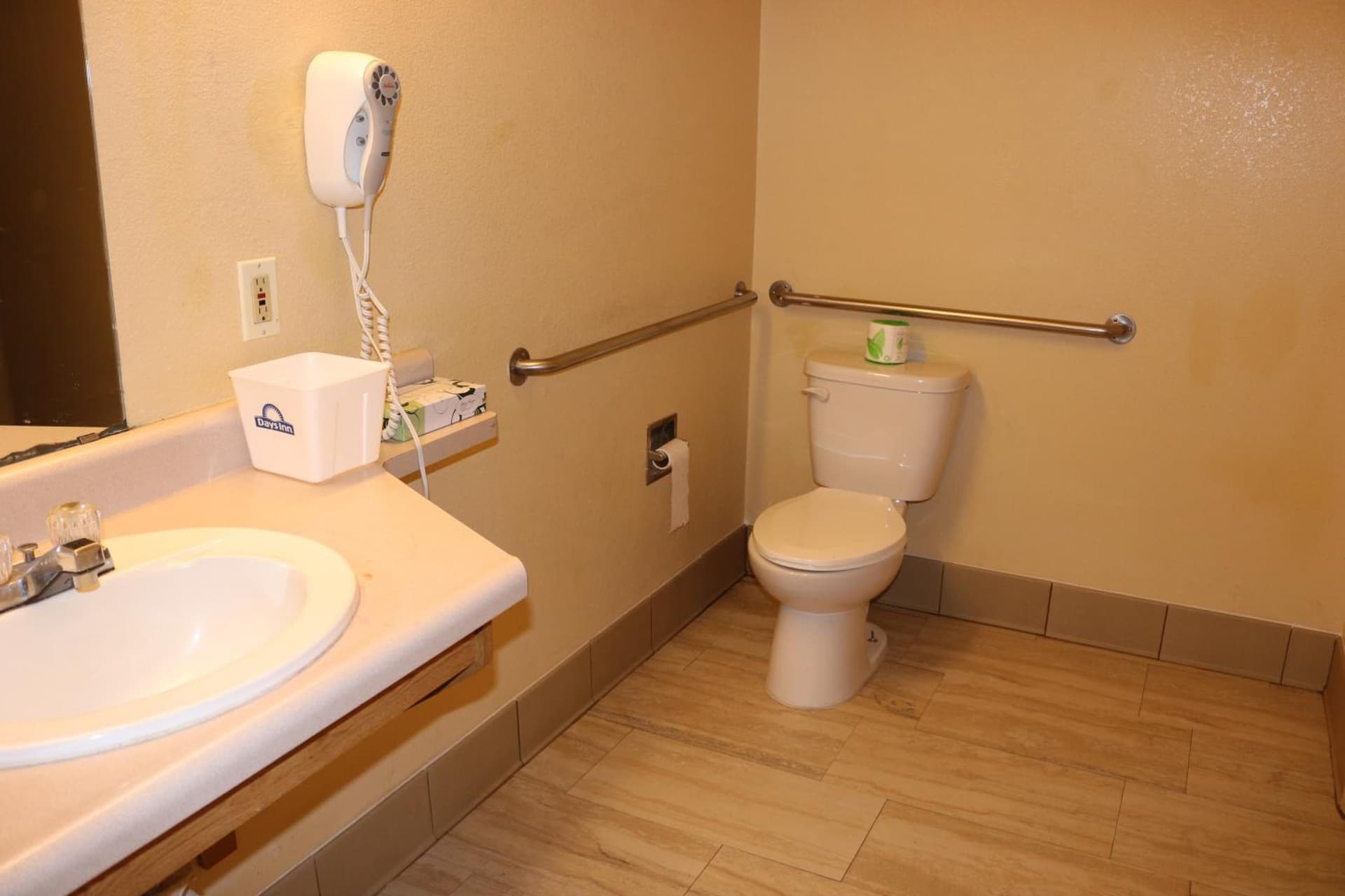 Days Inn by Wyndham Fresno South gallery photo in Fresno, CA — image 27