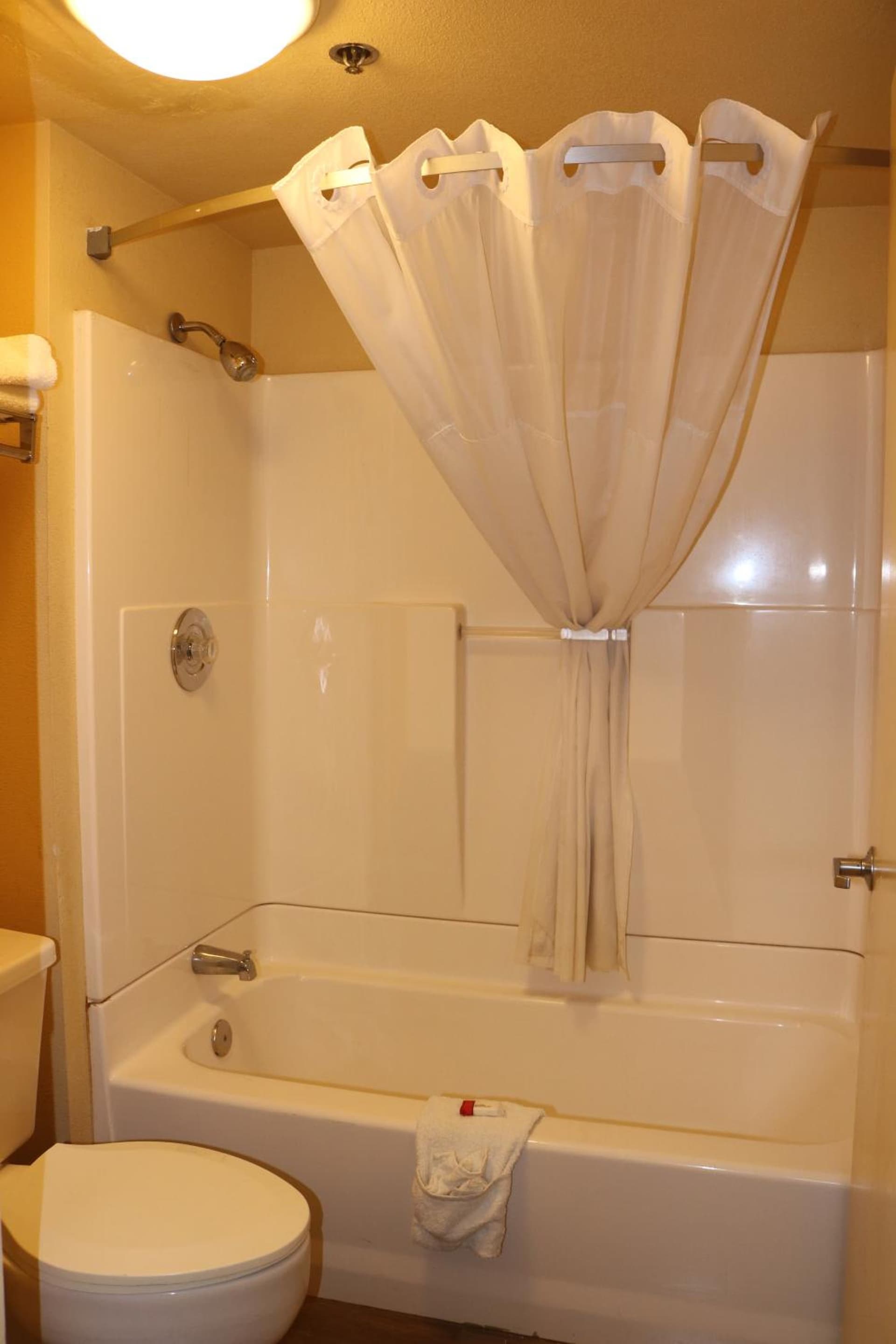 Days Inn by Wyndham Fresno South gallery photo in Fresno, CA — image 25