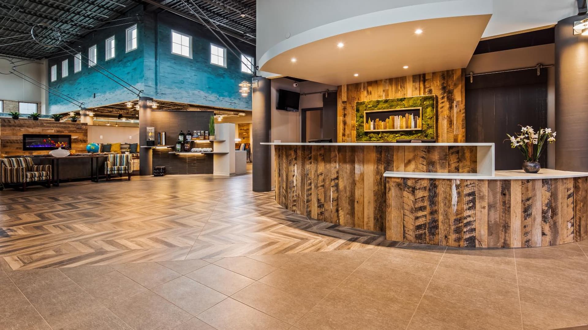 Best Western Premier Des Moines-Ankeny Hotel interior in Ankeny, IA — gallery photo 2
