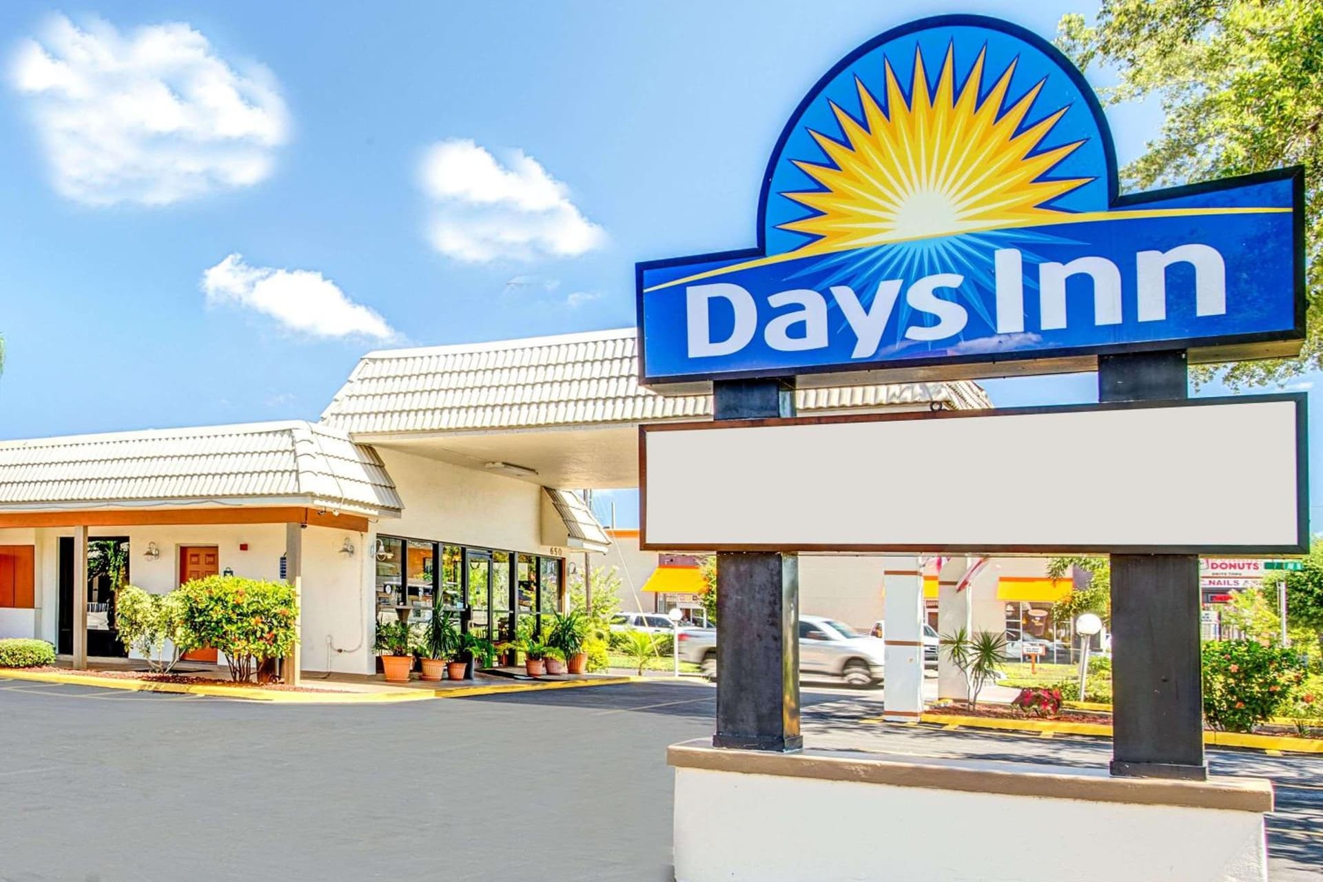 Days Inn by Wyndham St. Petersburg Central property views in St Petersburg, FL — gallery photo 3
