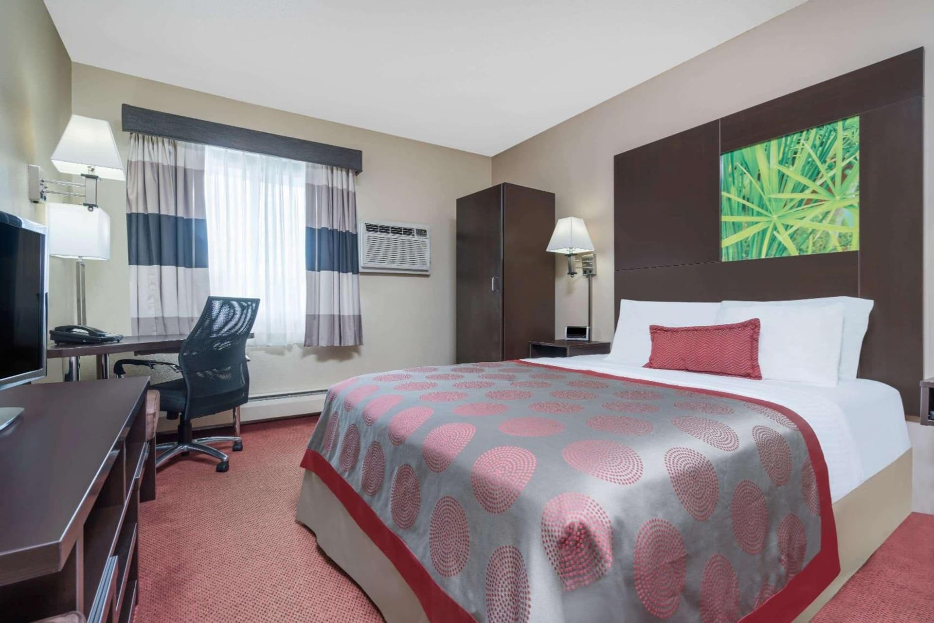 Ramada by Wyndham Minneapolis Golden Valley gallery photo in Minneapolis, MN — image 41