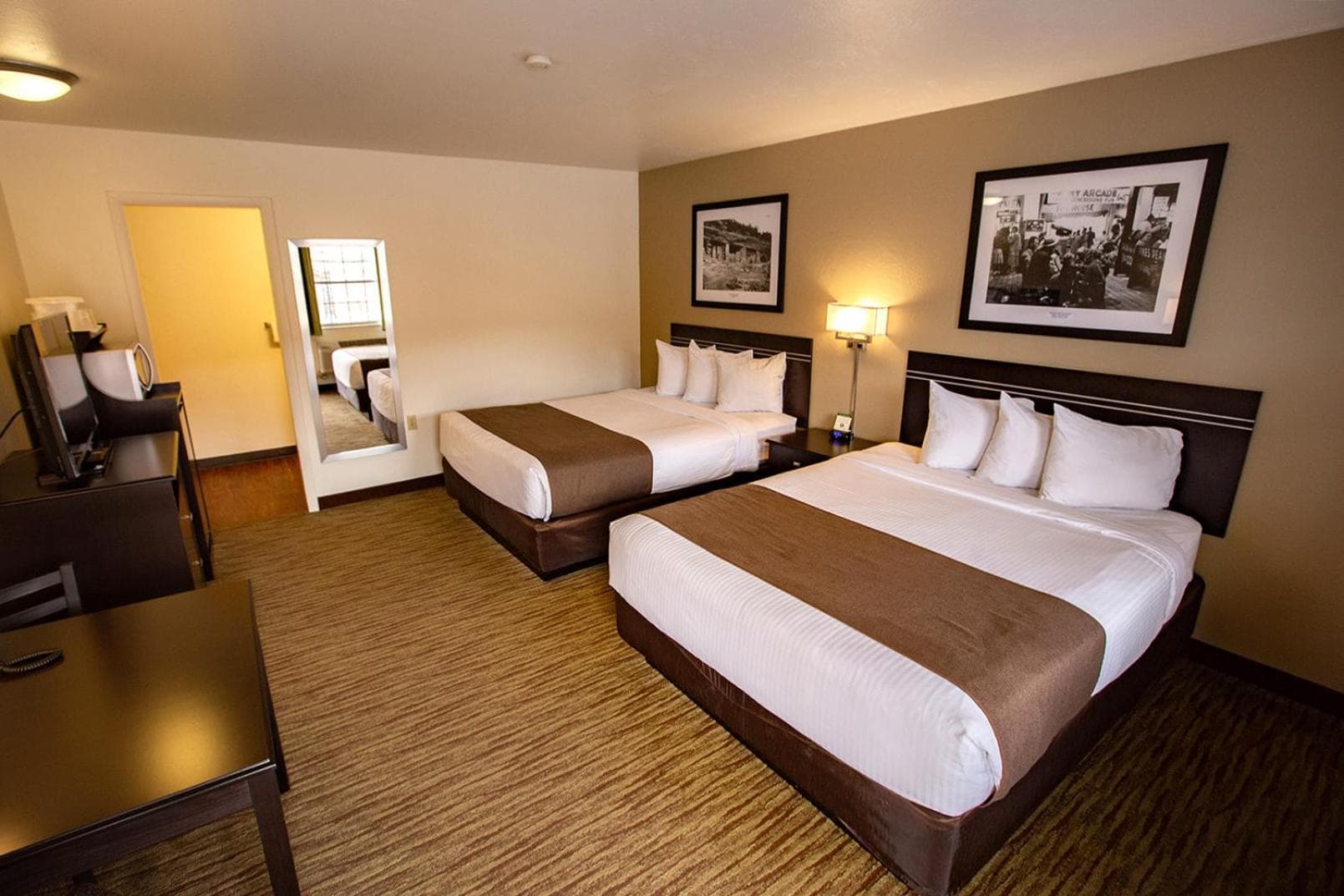 Villa Motel at Manitou Springs interior in Manitou Springs, CO — gallery photo 2