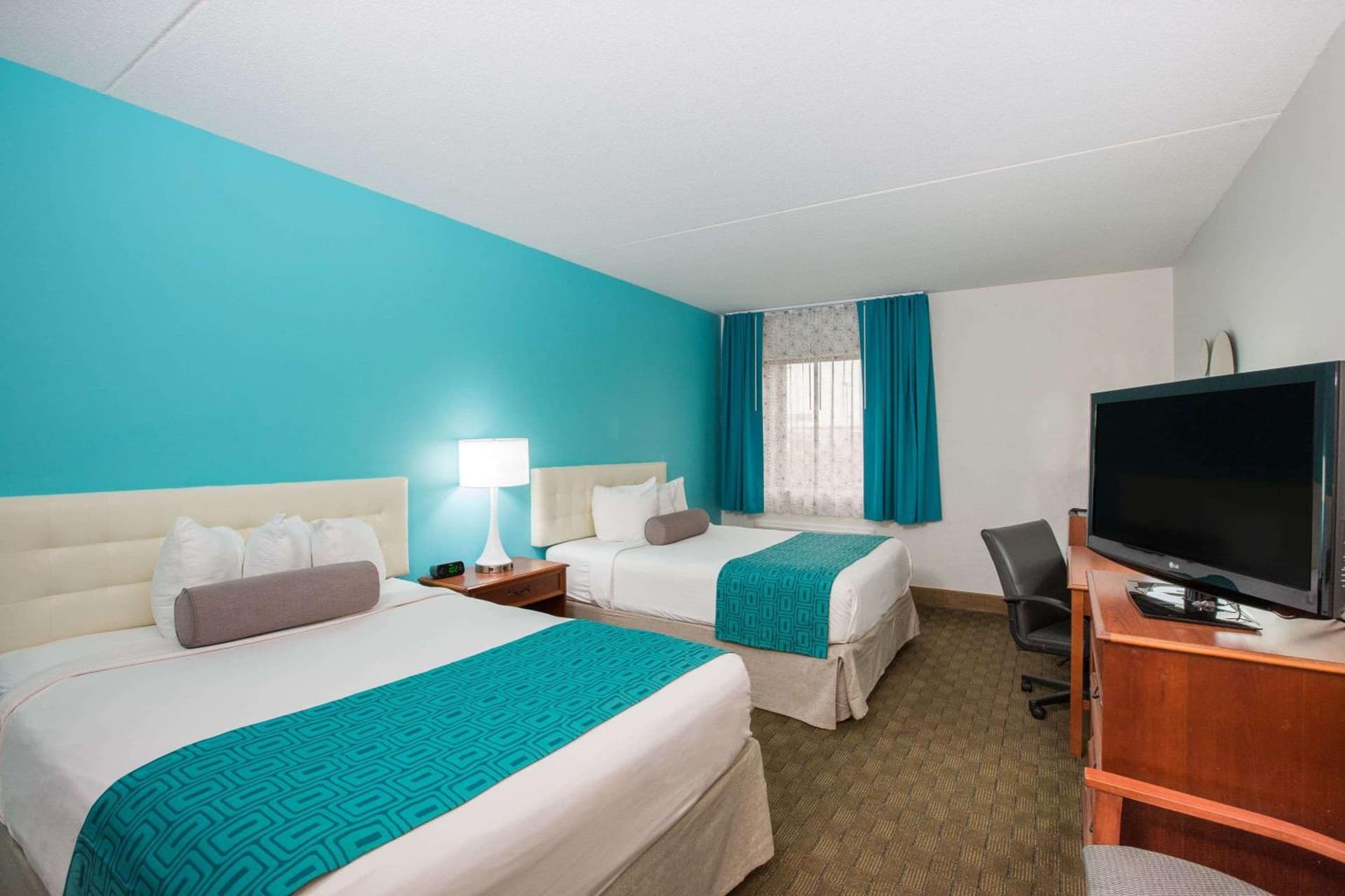 Howard Johnson by Wyndham Evansville East gallery photo in Evansville, IN — image 19
