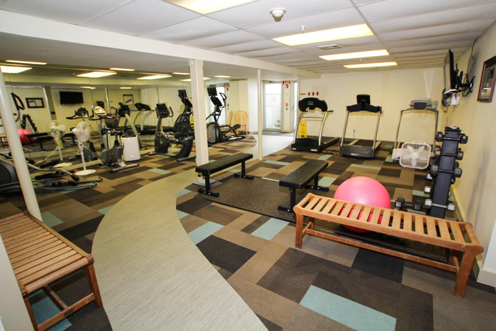 Ocean Club on Smuggler's Beach interior in South Yarmouth, MA — gallery photo 2